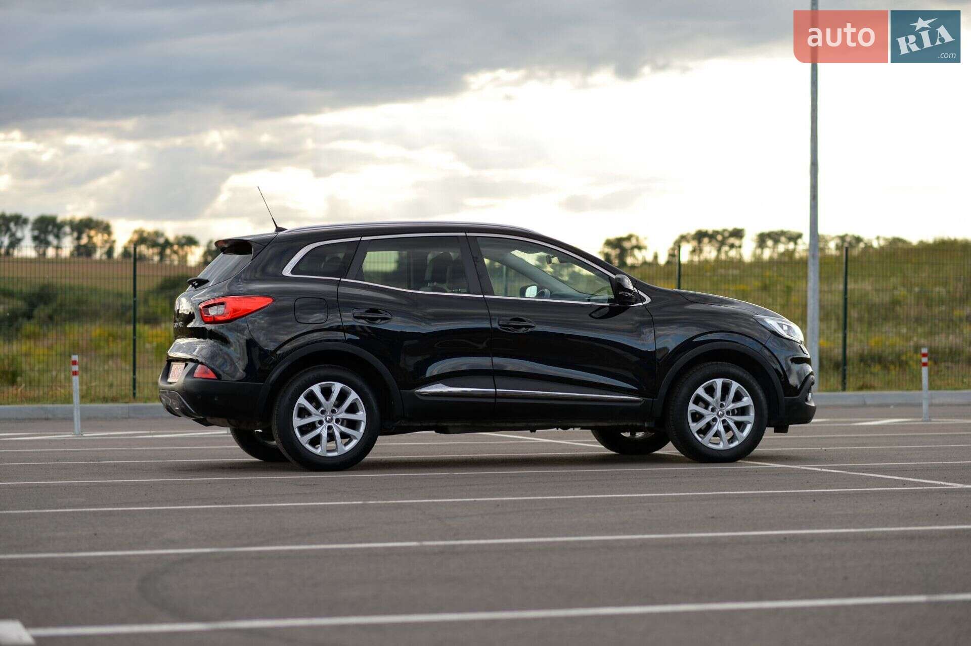 Renault Kadjar 2018 VIN VF1RFE00360469934 фото оголошення 2 з 19