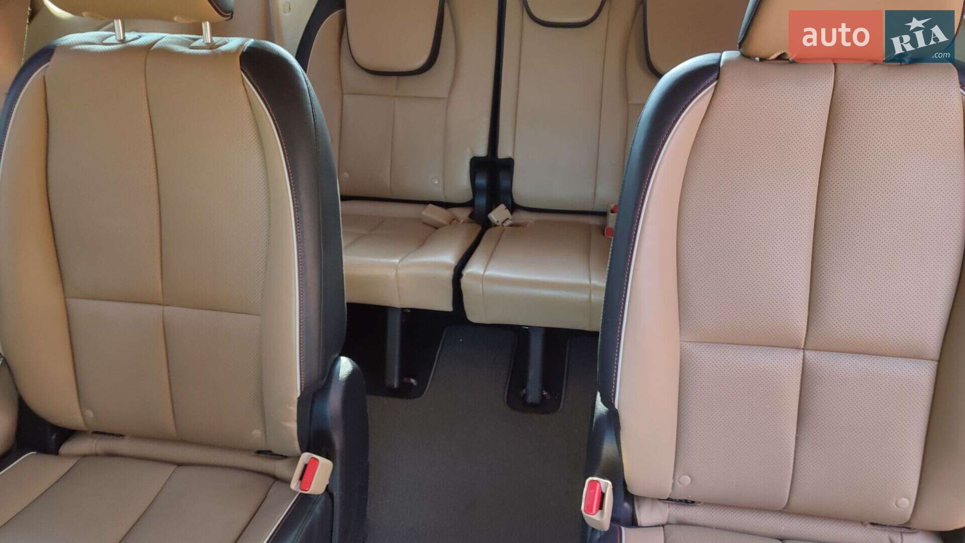 Kia Sedona 2017 VIN KNDMB5C13H6313372 фото оголошення 9 з 17