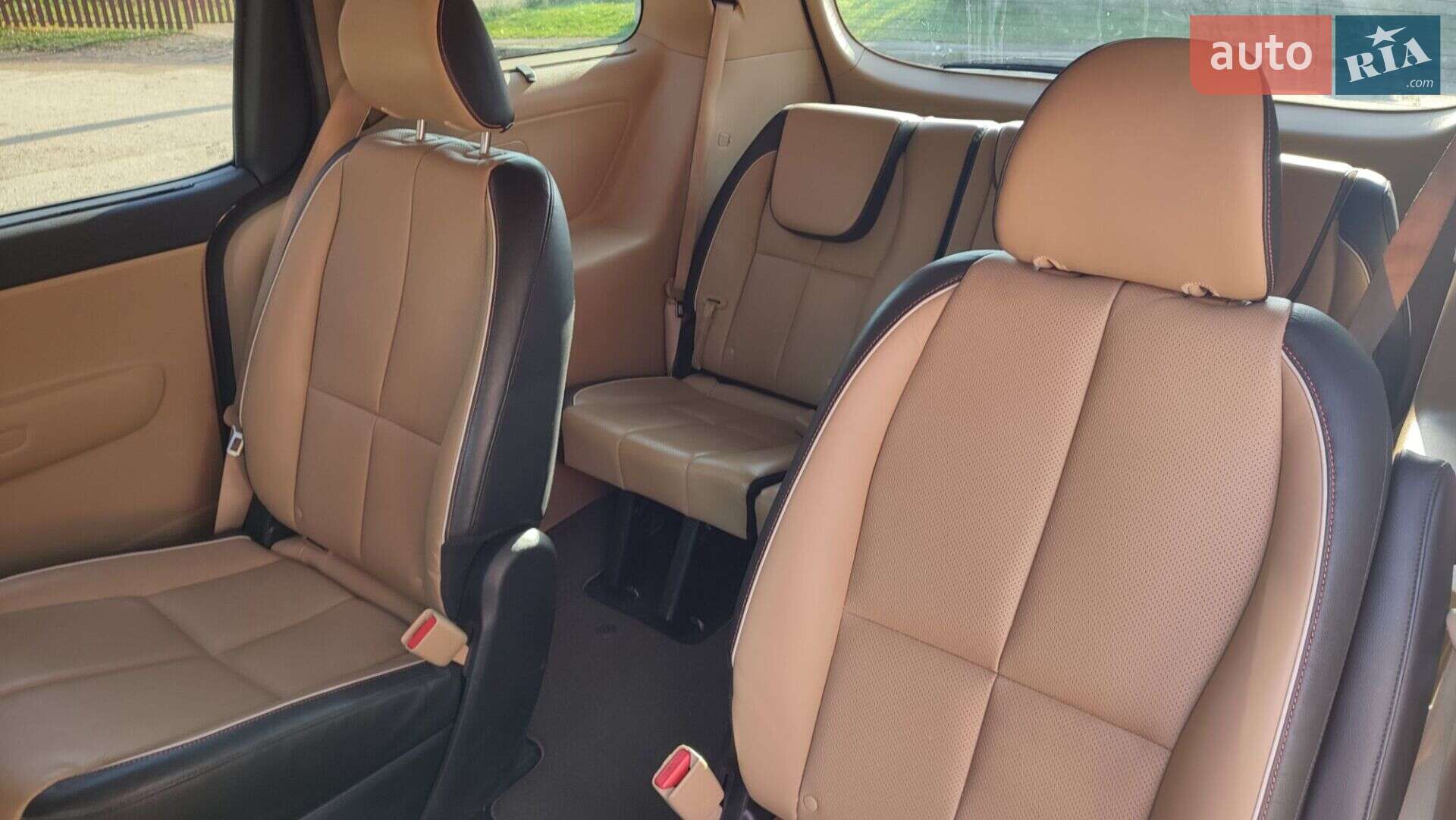 Kia Sedona 2017 VIN KNDMB5C13H6313372 фото оголошення 12 з 17