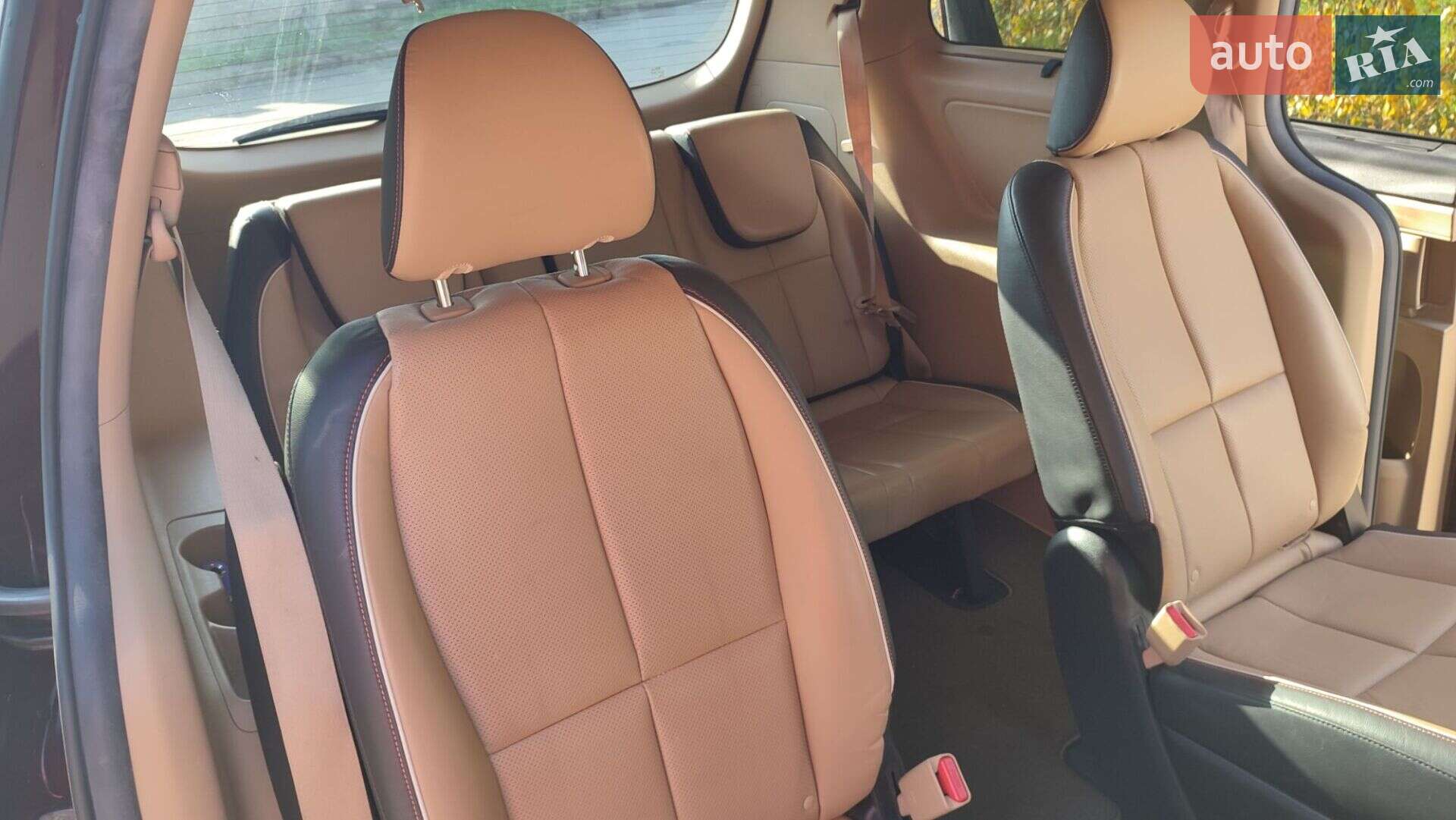 Kia Sedona 2017 VIN KNDMB5C13H6313372 фото оголошення 14 з 17