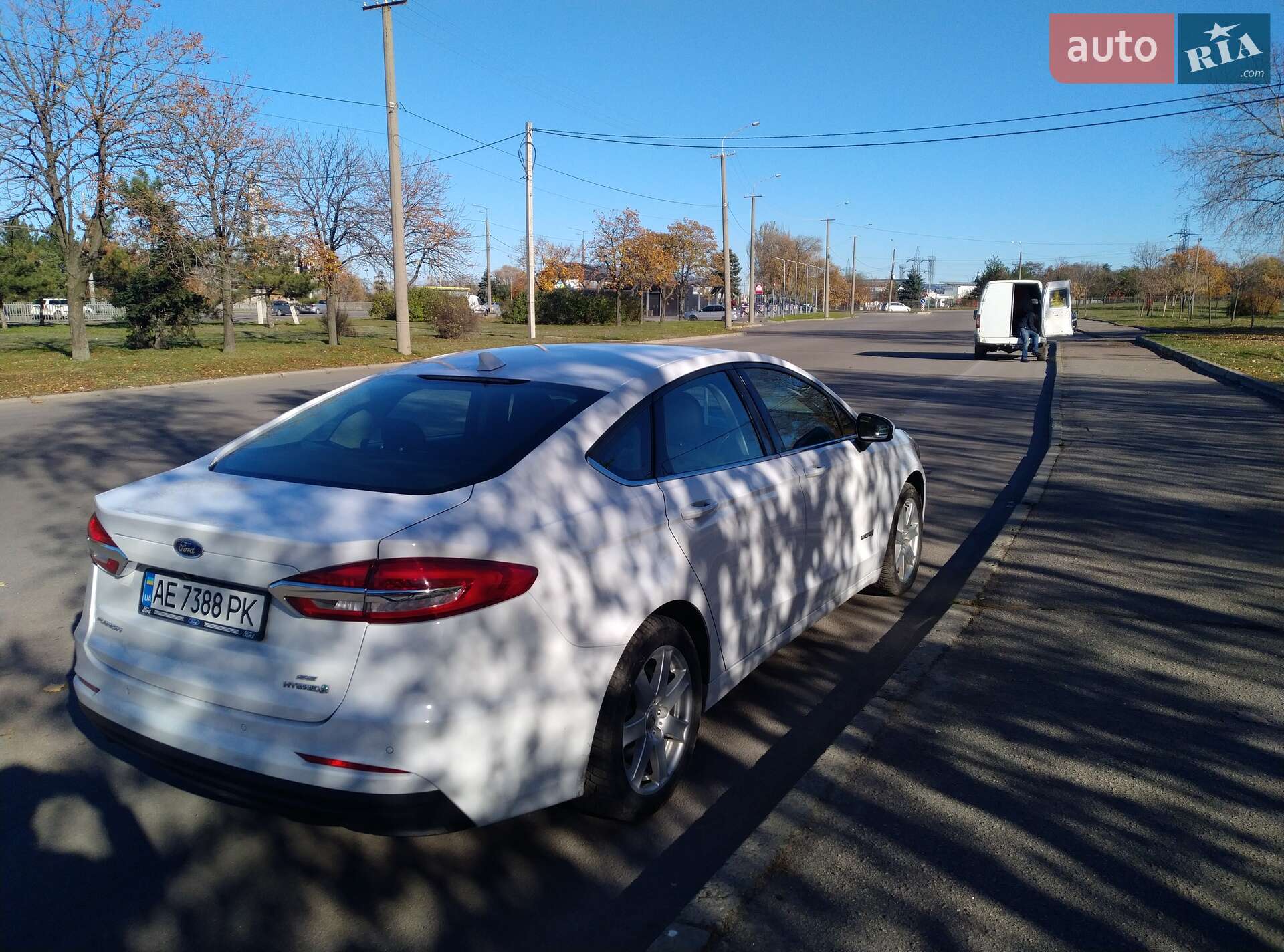 Ford Fusion 2019 VIN 3FA6P0LU0KR242753 фото оголошення 4 з 32