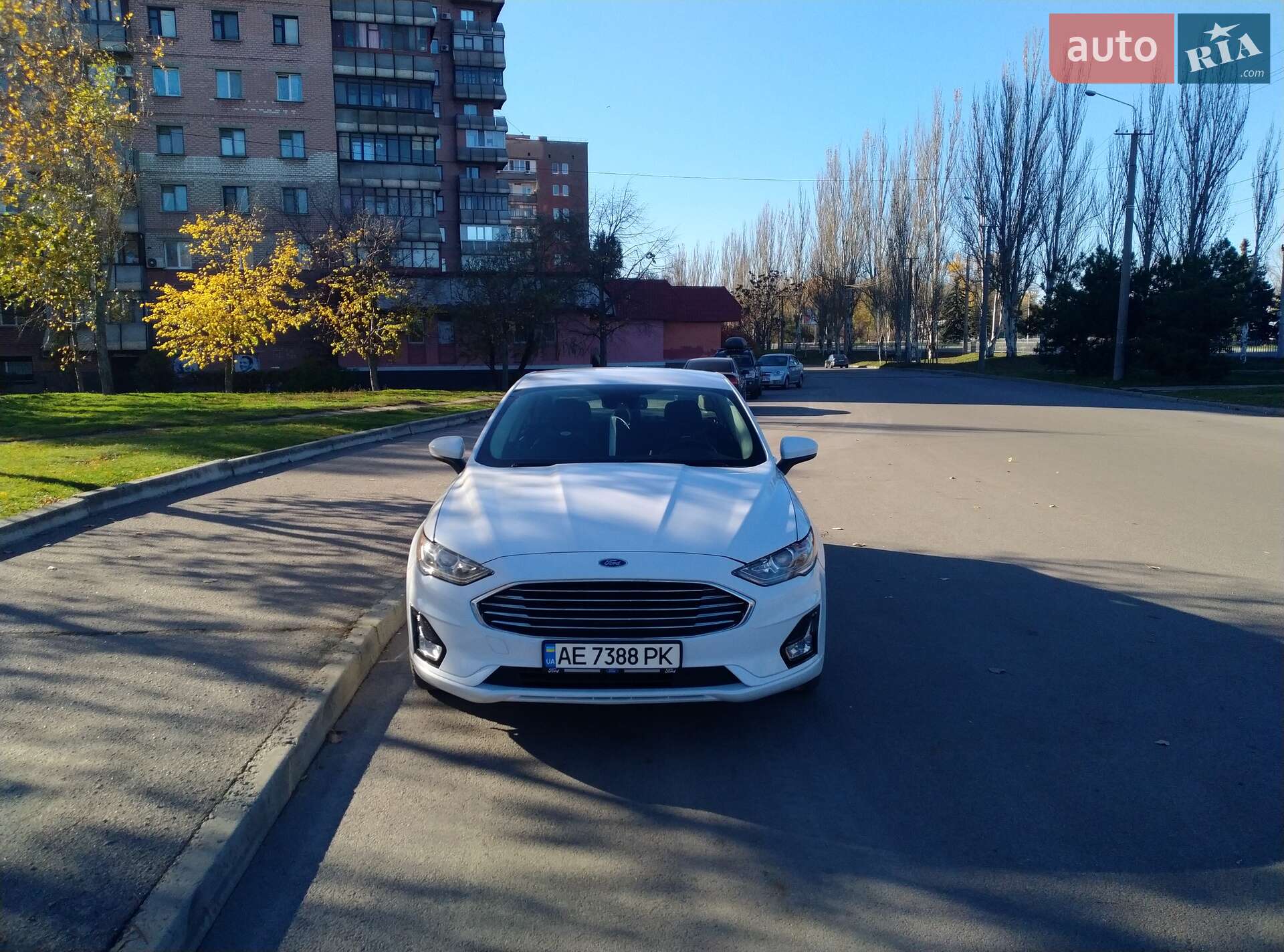 Ford Fusion 2019 VIN 3FA6P0LU0KR242753 фото оголошення 2 з 32