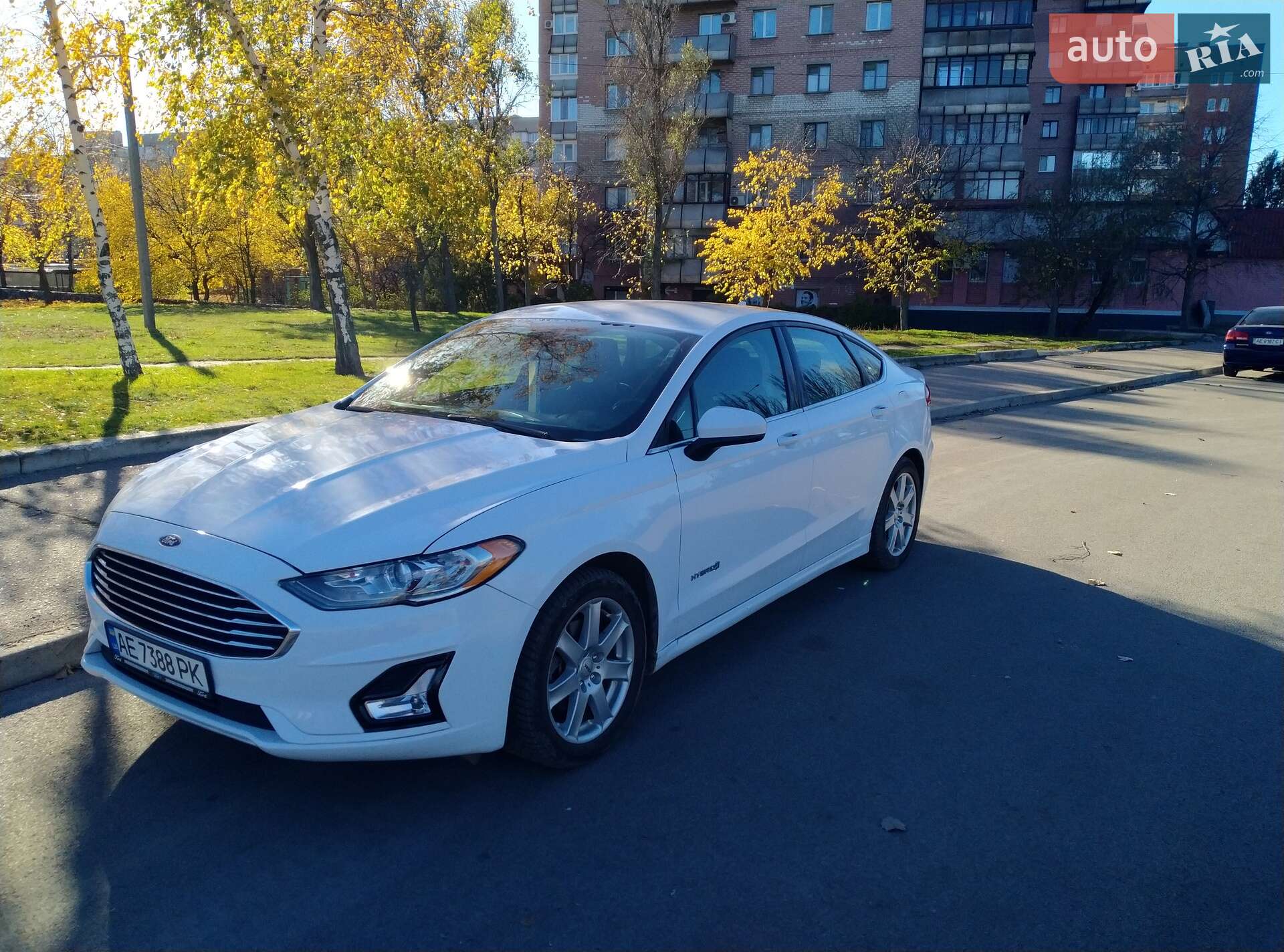 Ford Fusion 2019 VIN 3FA6P0LU0KR242753 фото оголошення 3 з 32