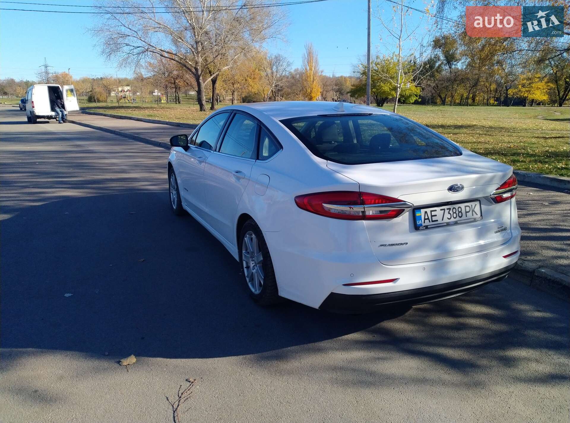 Ford Fusion 2019 VIN 3FA6P0LU0KR242753 фото оголошення 6 з 32