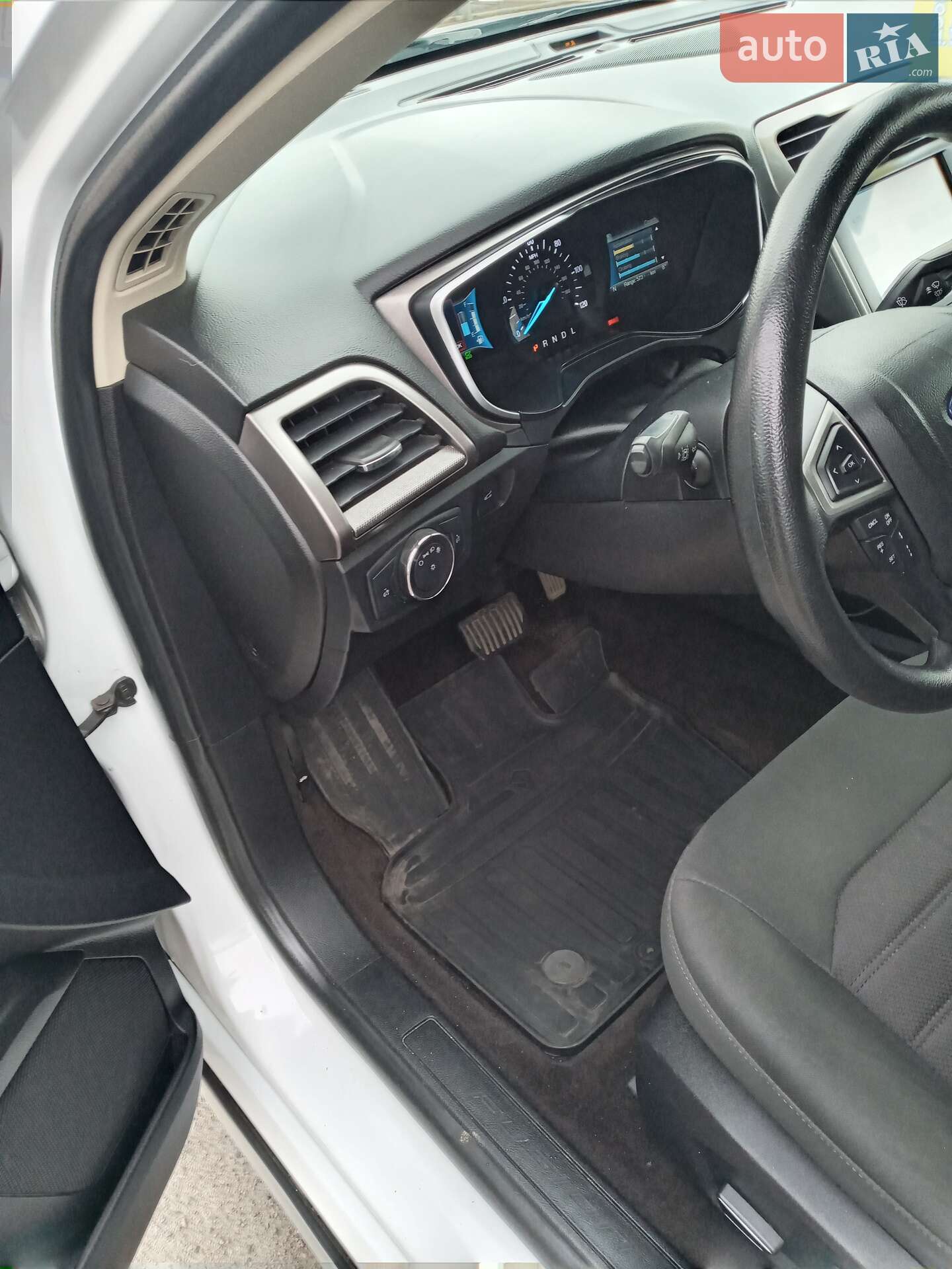 Ford Fusion 2019 VIN 3FA6P0LU0KR242753 фото оголошення 5 з 18