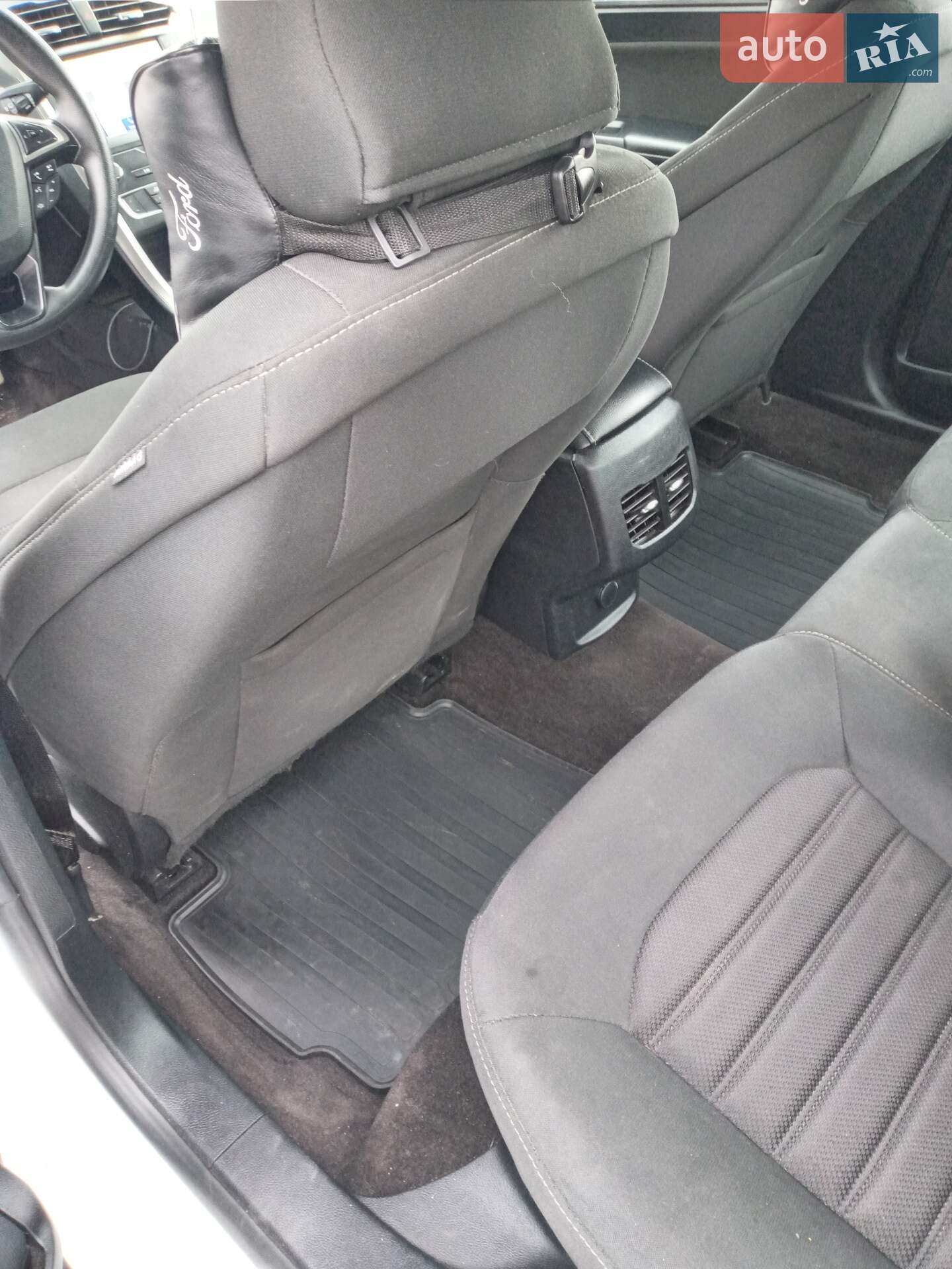 Ford Fusion 2019 VIN 3FA6P0LU0KR242753 фото оголошення 8 з 18