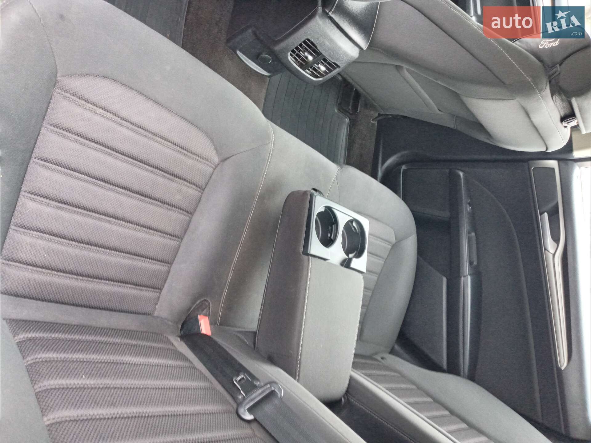 Ford Fusion 2019 VIN 3FA6P0LU0KR242753 фото оголошення 9 з 18