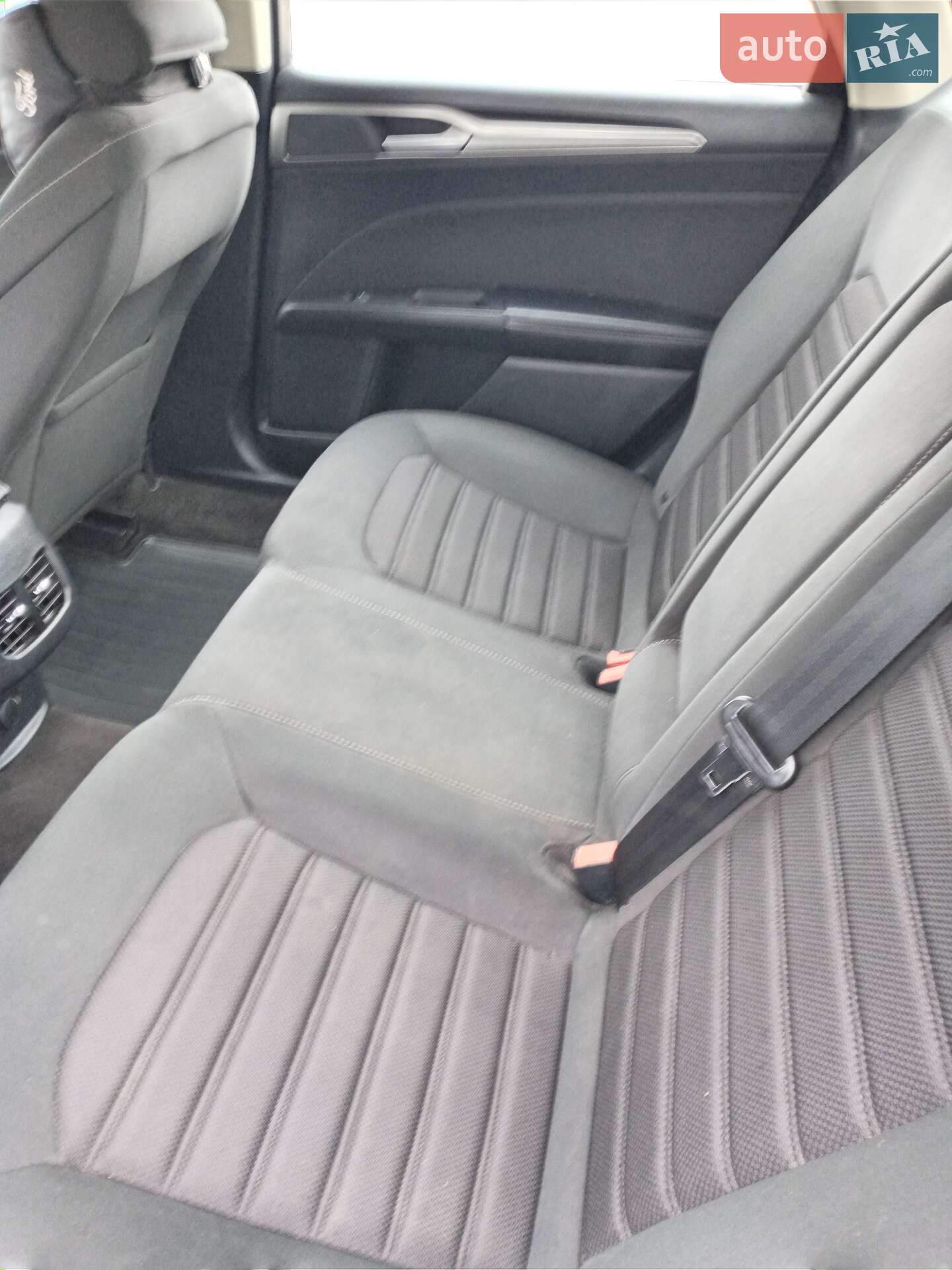 Ford Fusion 2019 VIN 3FA6P0LU0KR242753 фото оголошення 10 з 18
