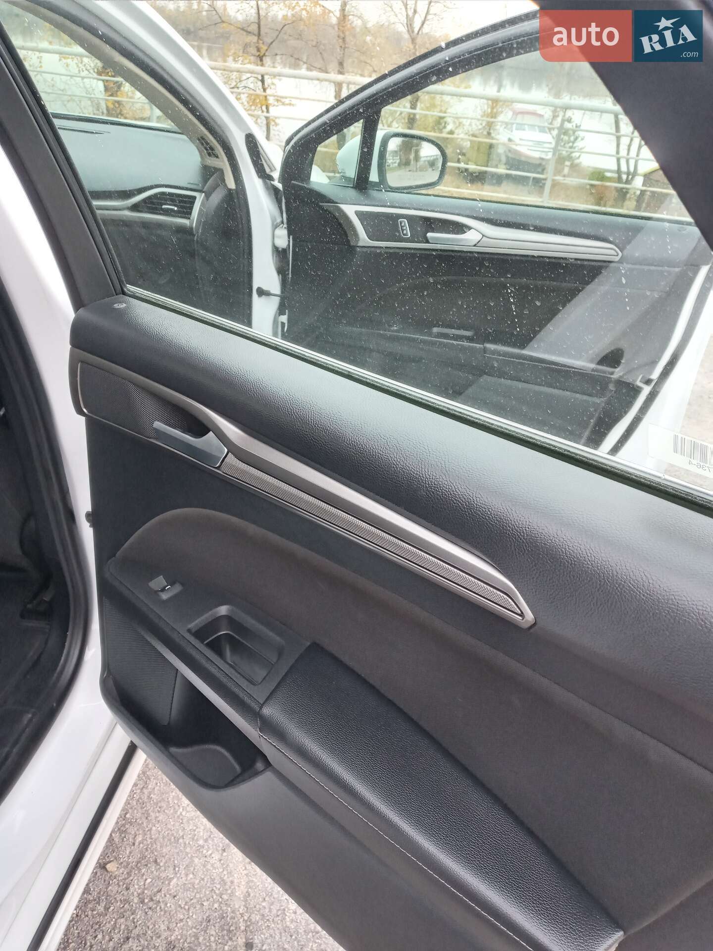 Ford Fusion 2019 VIN 3FA6P0LU0KR242753 фото оголошення 11 з 18
