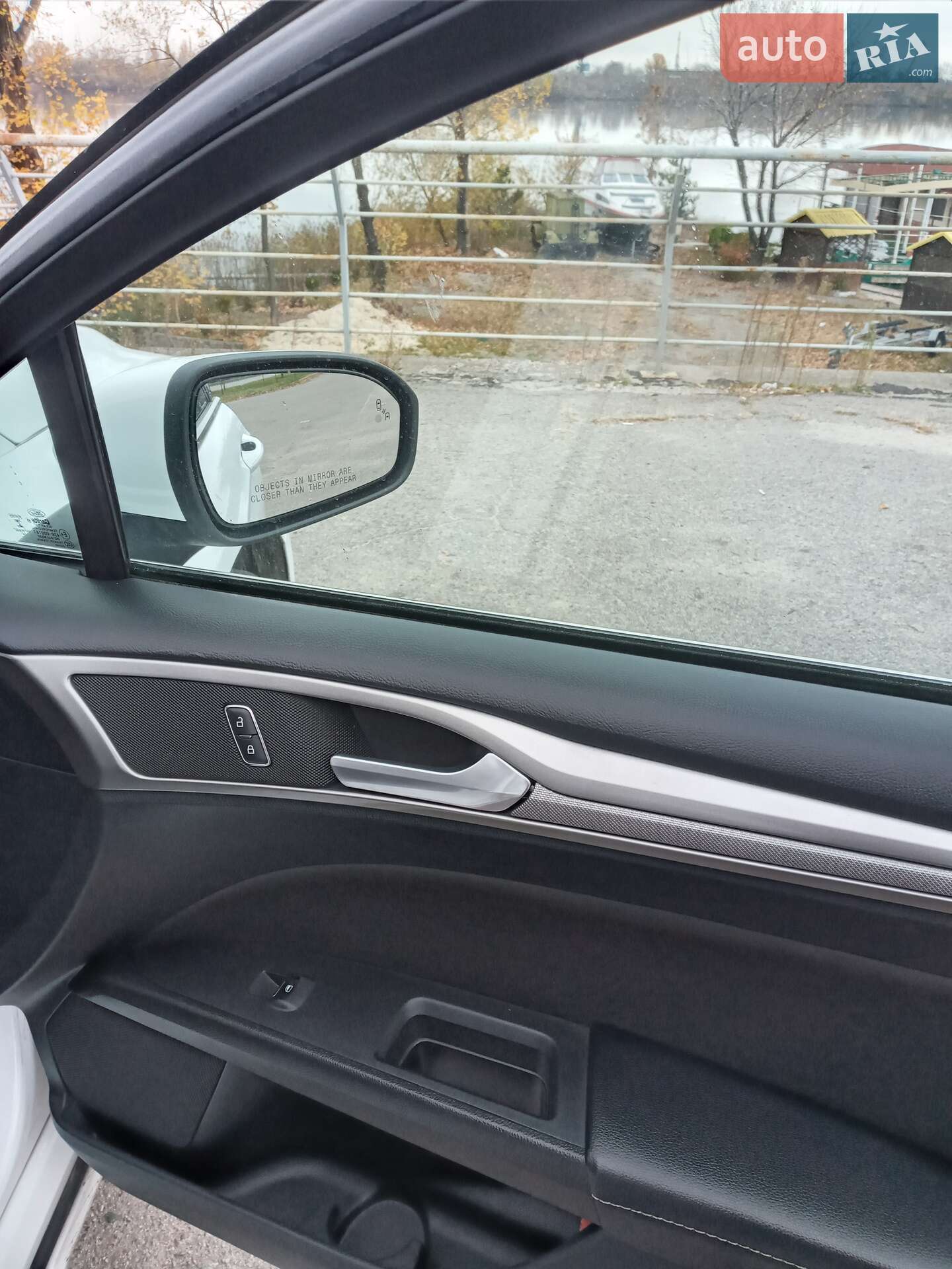 Ford Fusion 2019 VIN 3FA6P0LU0KR242753 фото оголошення 12 з 18