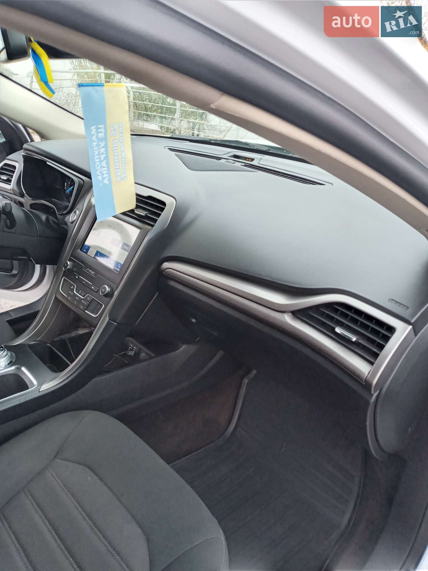 Ford Fusion 2019 VIN 3FA6P0LU0KR242753 фото оголошення 13 з 18