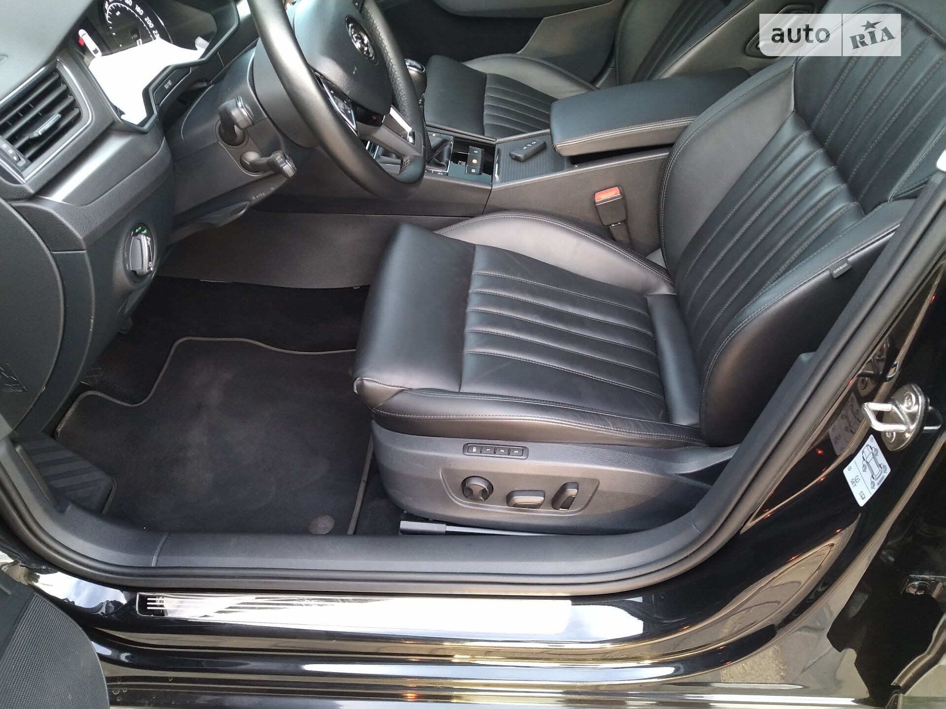 Skoda Superb 2018 VIN TMBJG9NP3J7580234 фото оголошення 128 з 152