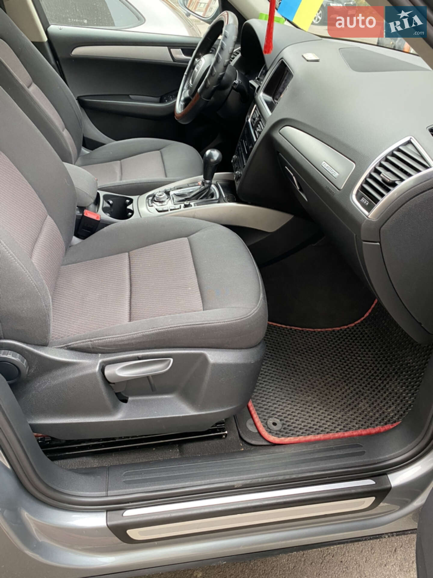 Audi Q5 2009 VIN WAUZZZ8R9AA052725 фото оголошення 7 з 9