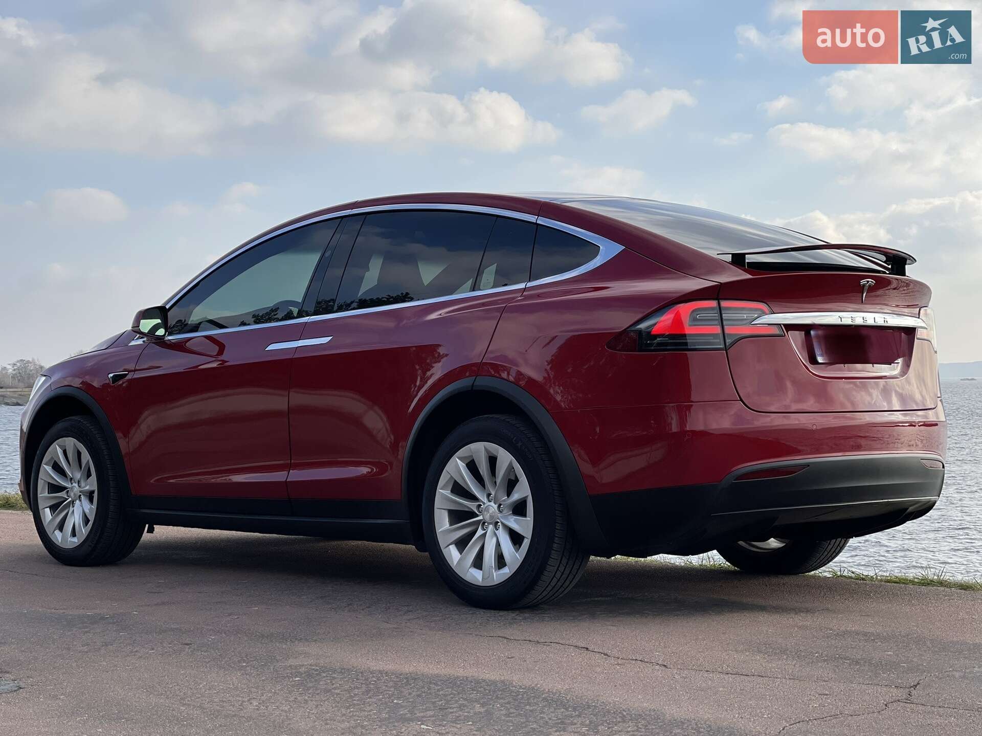 Tesla Model X 2019 VIN 5YJXCDE29KF208549 фото оголошення 8 з 21