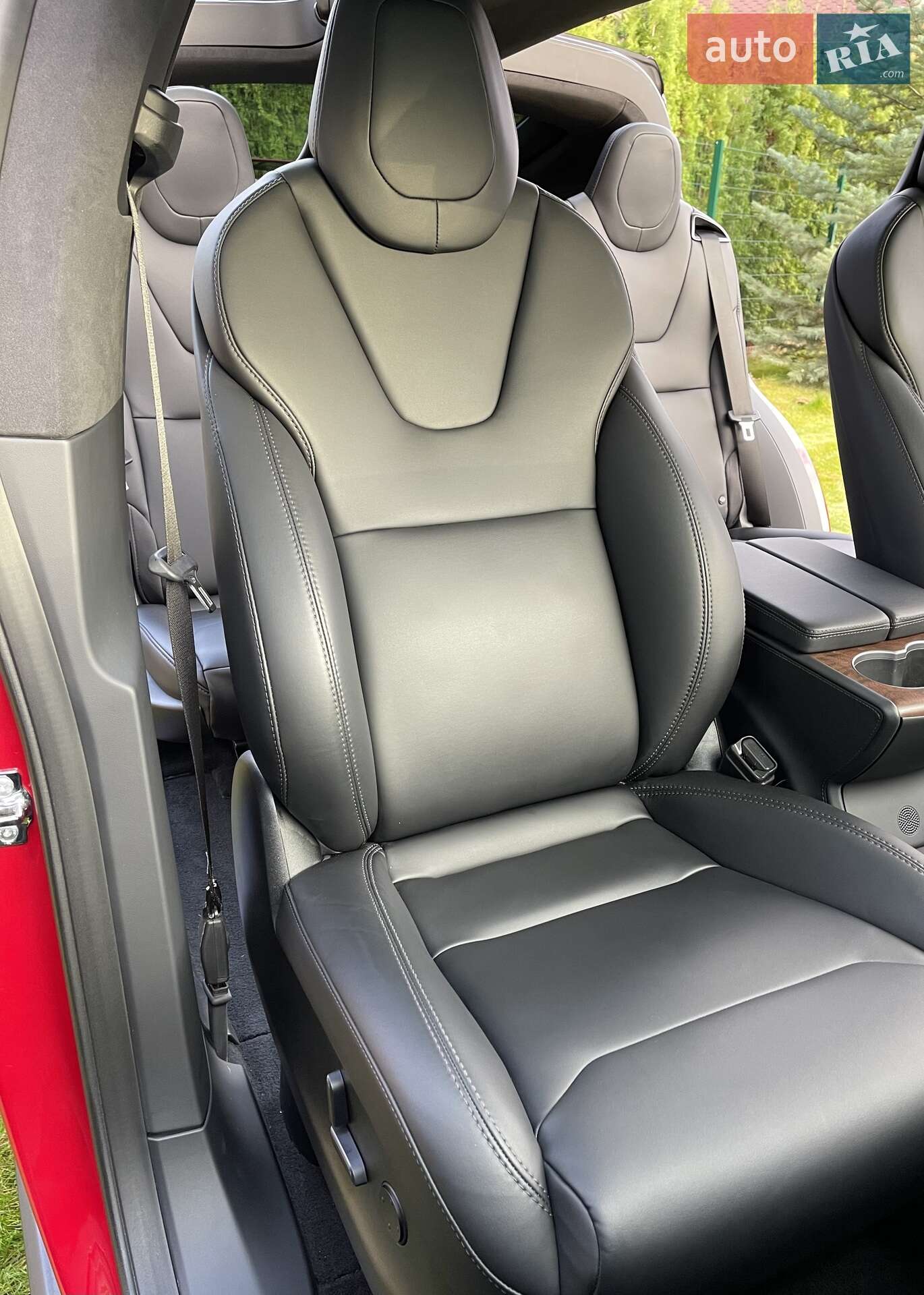 Tesla Model X 2019 VIN 5YJXCDE29KF208549 фото оголошення 9 з 13
