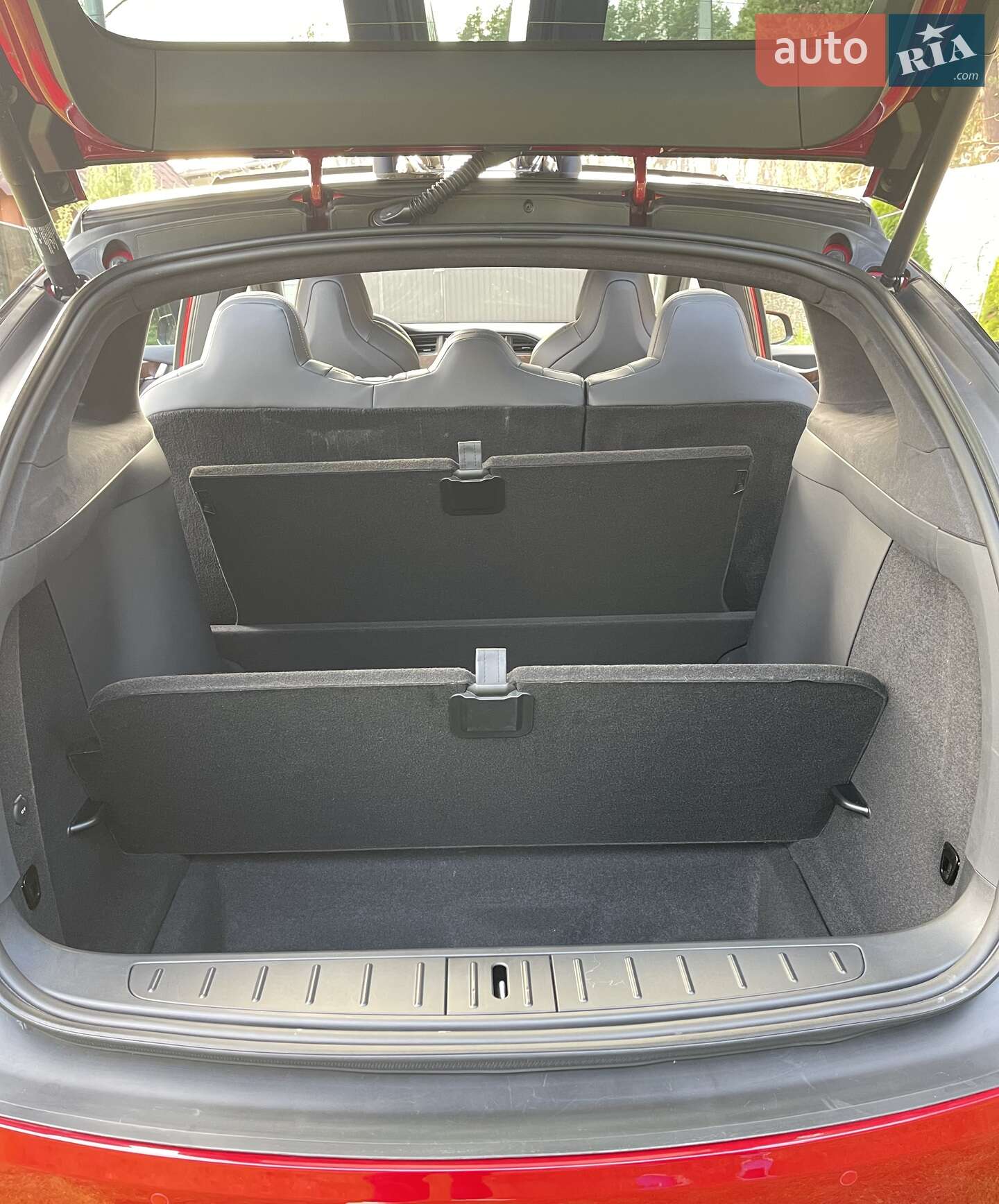 Tesla Model X 2019 VIN 5YJXCDE29KF208549 фото оголошення 12 з 13