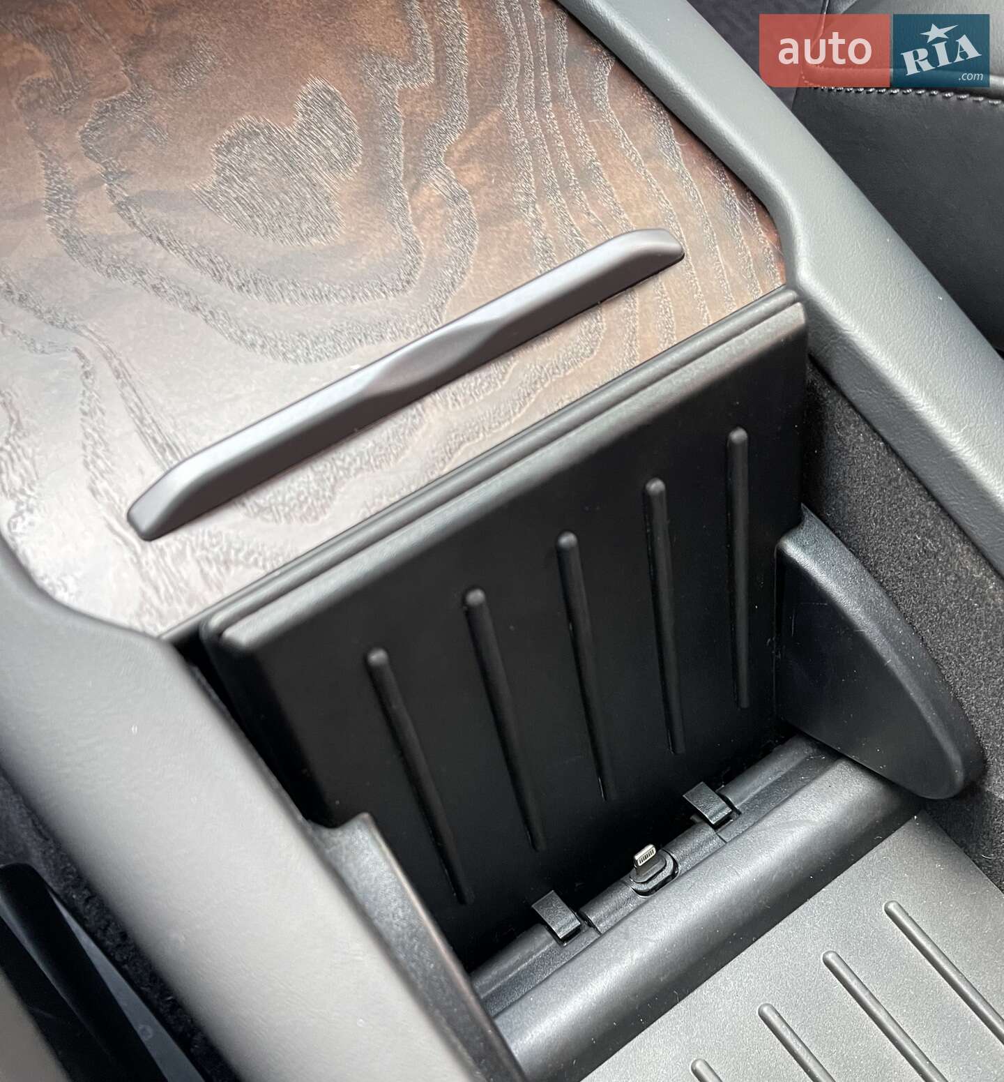Tesla Model X 2019 VIN 5YJXCDE29KF208549 фото оголошення 13 з 13