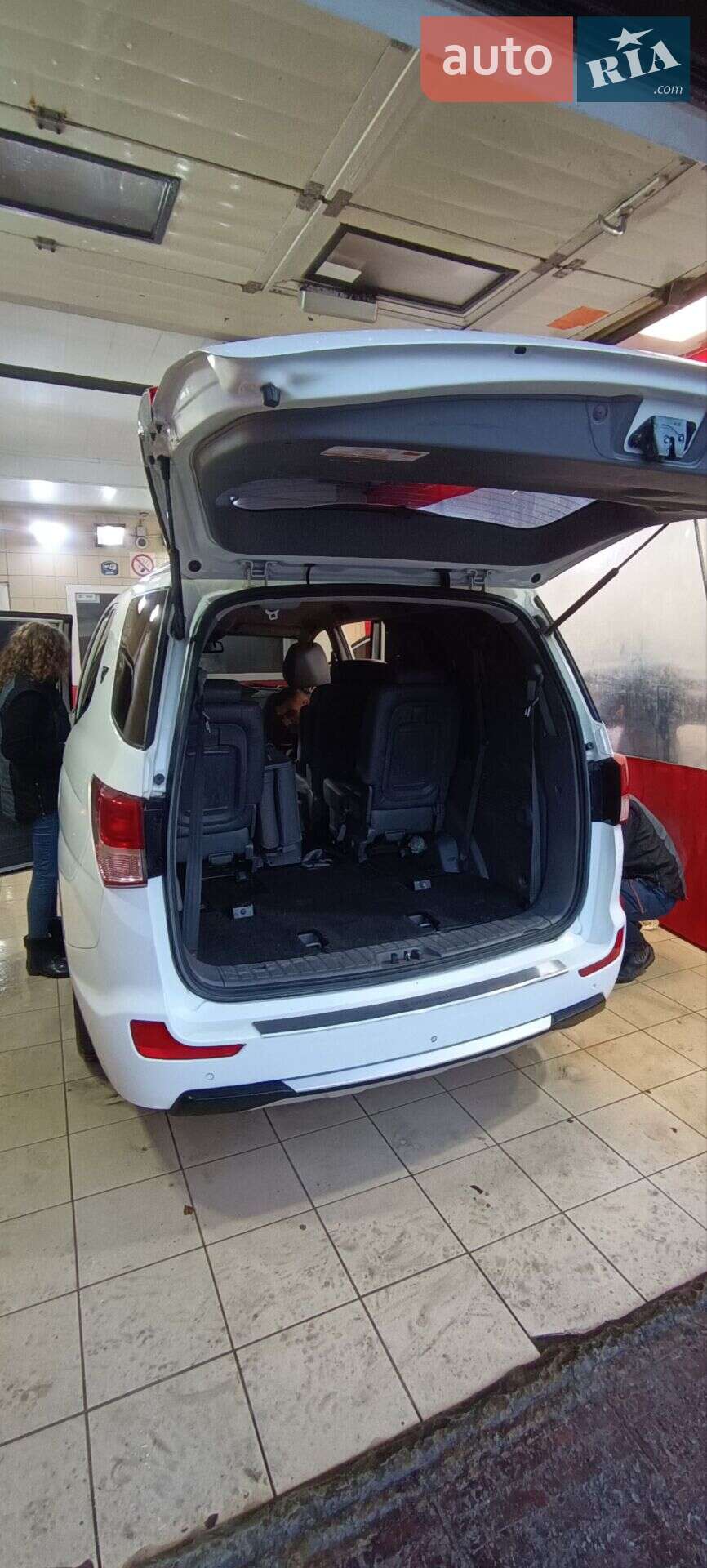 SsangYong Korando Turismo 2016 VIN KPBKJ2AE1GP114096 фото оголошення 2 з 25