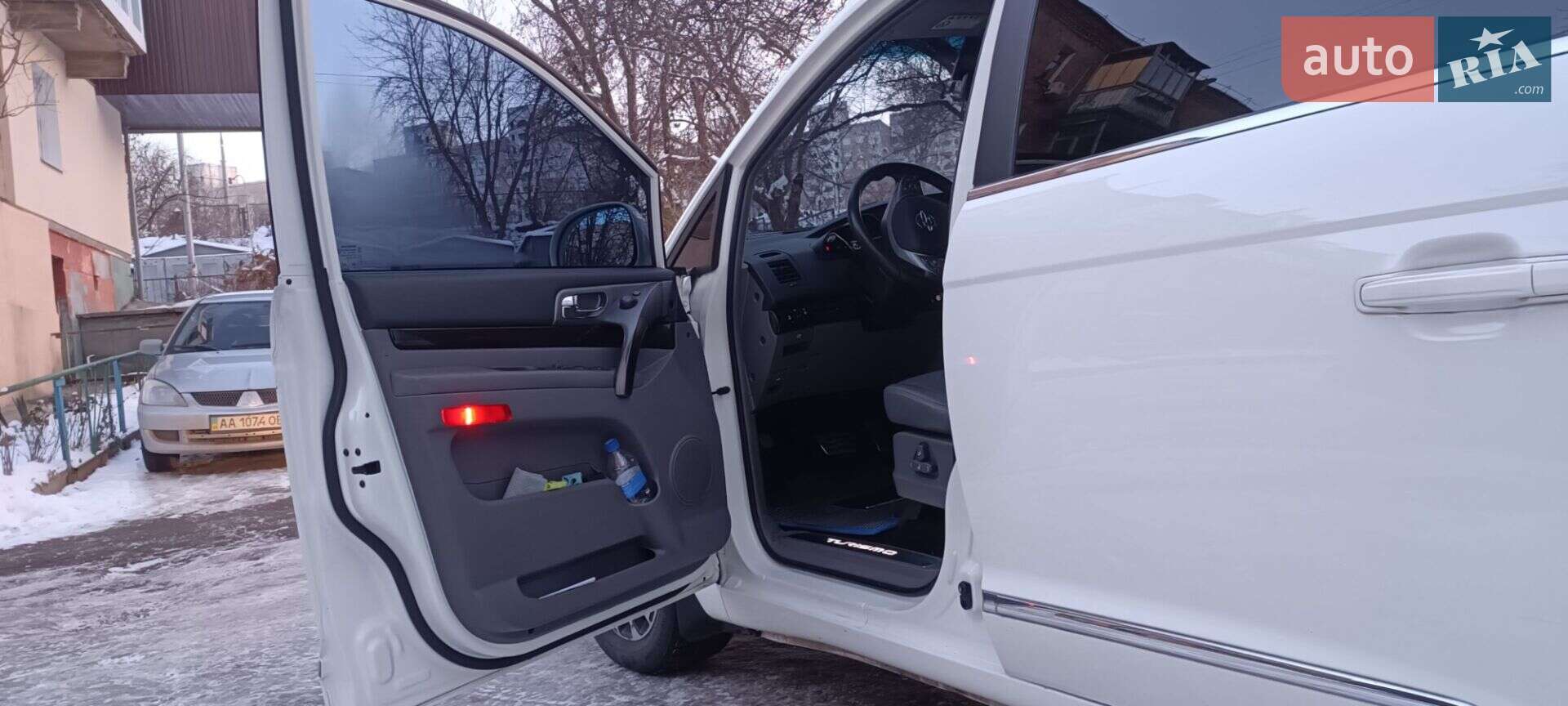 SsangYong Korando Turismo 2016 VIN KPBKJ2AE1GP114096 фото оголошення 7 з 25