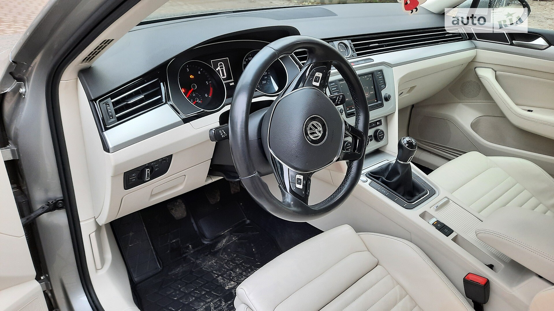 Volkswagen Passat 2015 VIN WVWZZZ3CZGE063115 фото оголошення 18 з 48