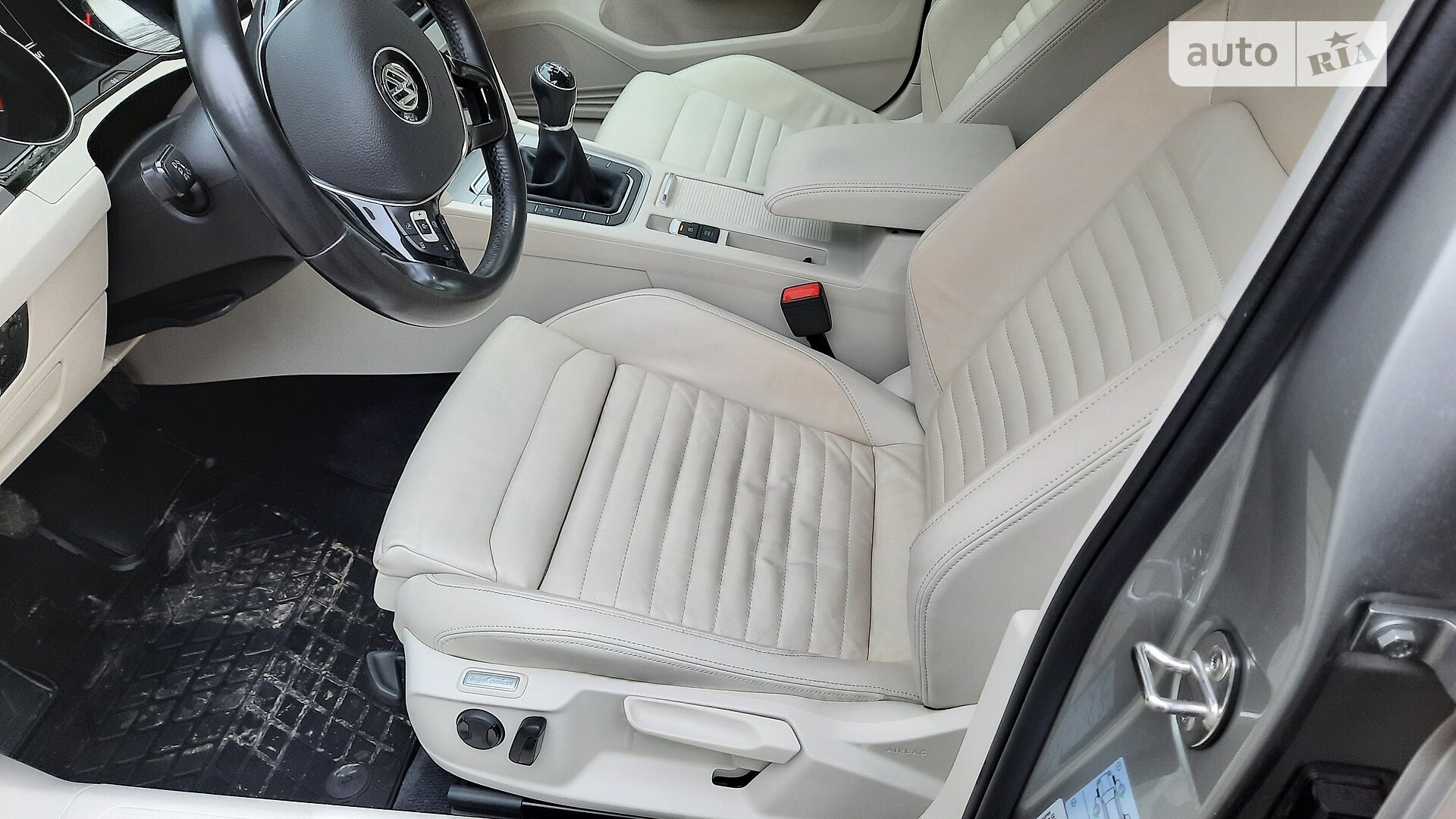Volkswagen Passat 2015 VIN WVWZZZ3CZGE063115 фото оголошення 33 з 48
