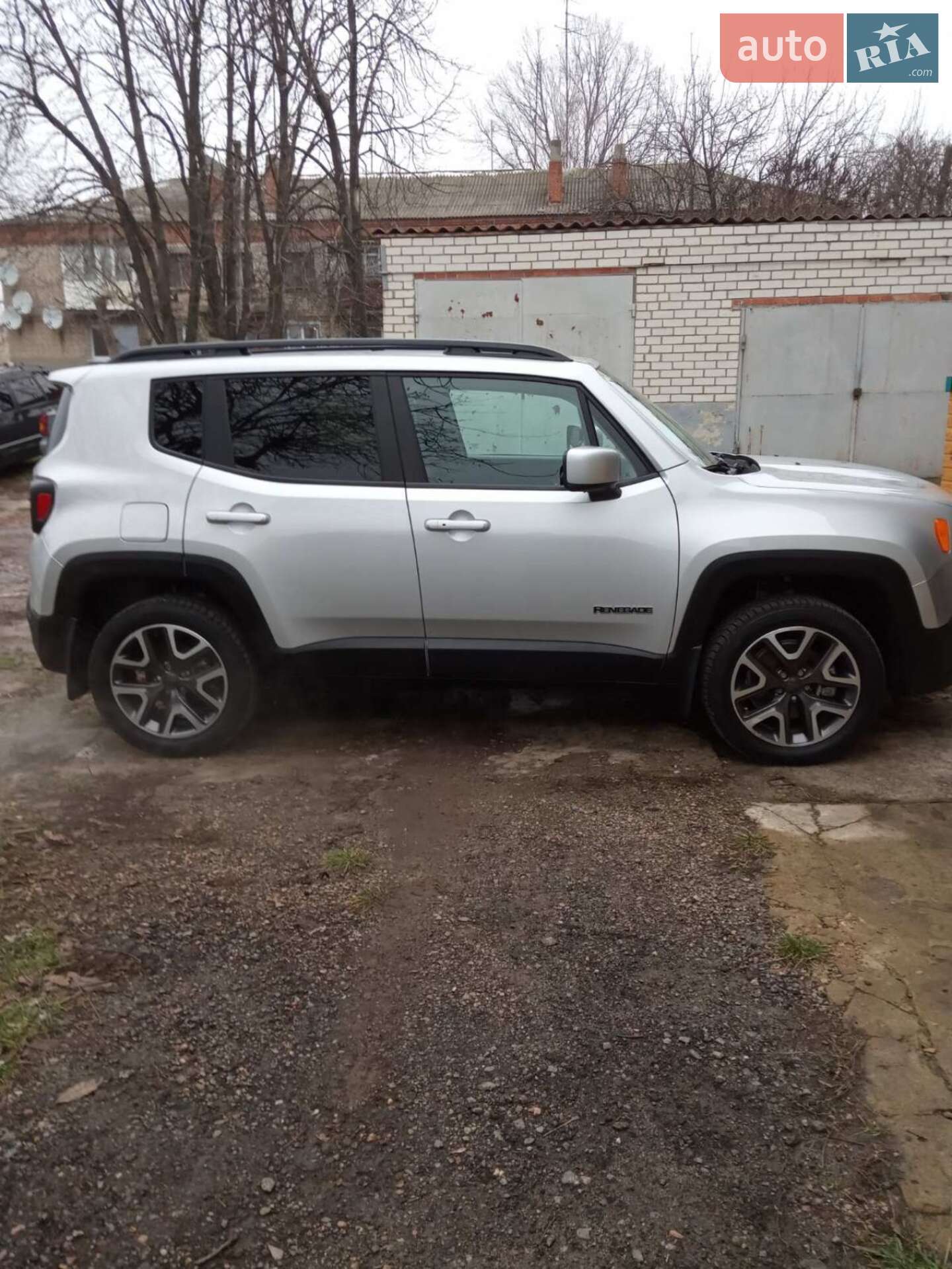 Jeep Renegade 2015 VIN ZACCJBBT8FPB76987 фото оголошення 3 з 6