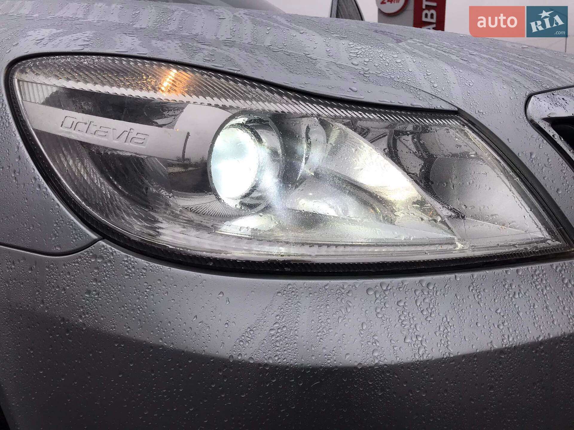 Skoda Octavia 2010 VIN TMBHT61Z1B2027063 фото оголошення 2 з 18