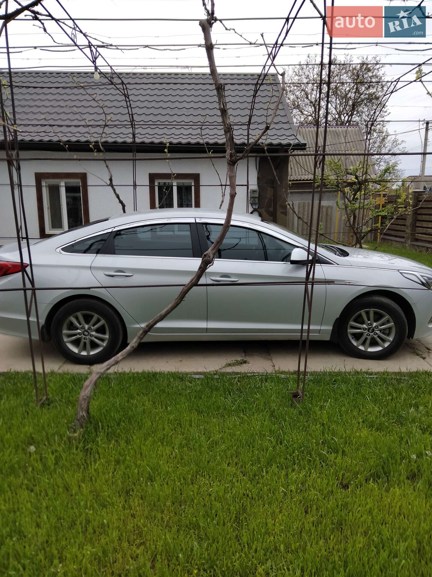 Hyundai Sonata 2019 VIN KMHE341DBKA557485 фото оголошення 3 з 4