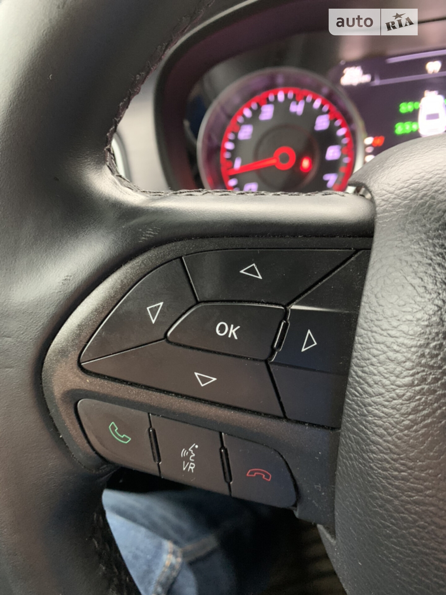 Dodge Charger 2015 VIN 2C3CDXBG8FH856644 фото оголошення 9 з 19