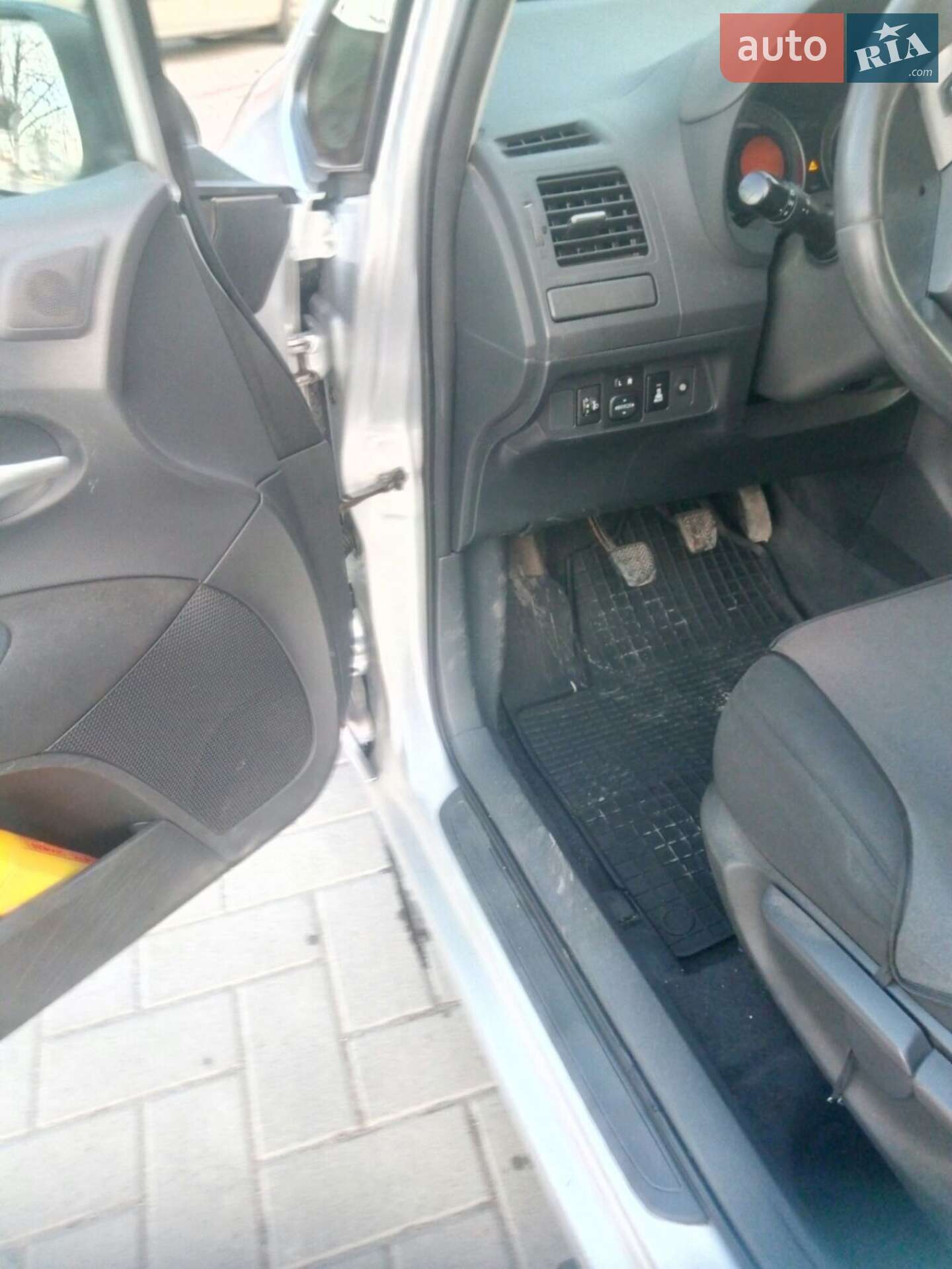Toyota Auris 2011 VIN NMTKN58E40R052556 фото оголошення 4 з 10