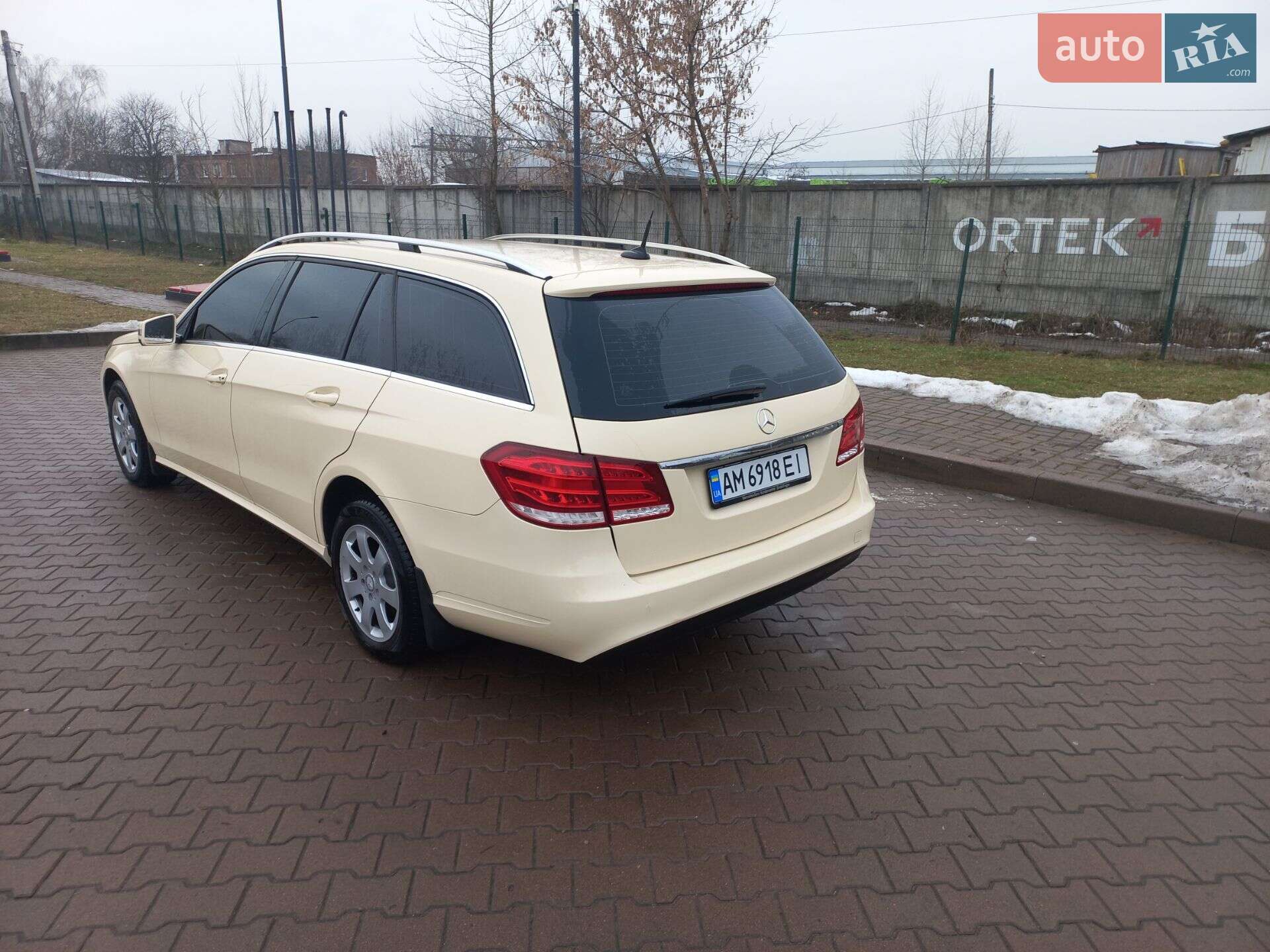 Mercedes-Benz E-Class 2013 VIN WDD2122051A828423 фото оголошення 4 з 14
