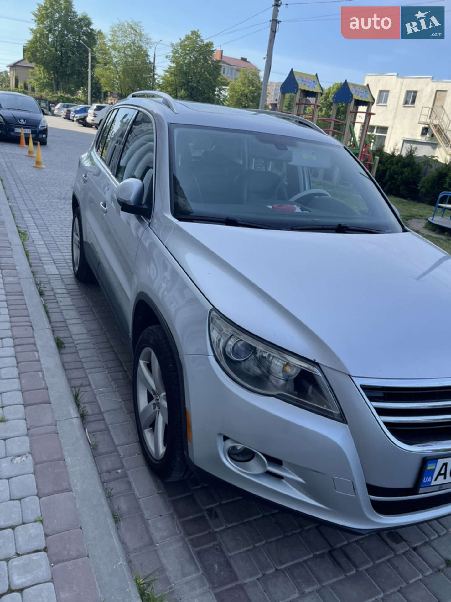 Volkswagen Tiguan 2010 VIN WVGBV7AX2BW517858 фото оголошення 4 з 15