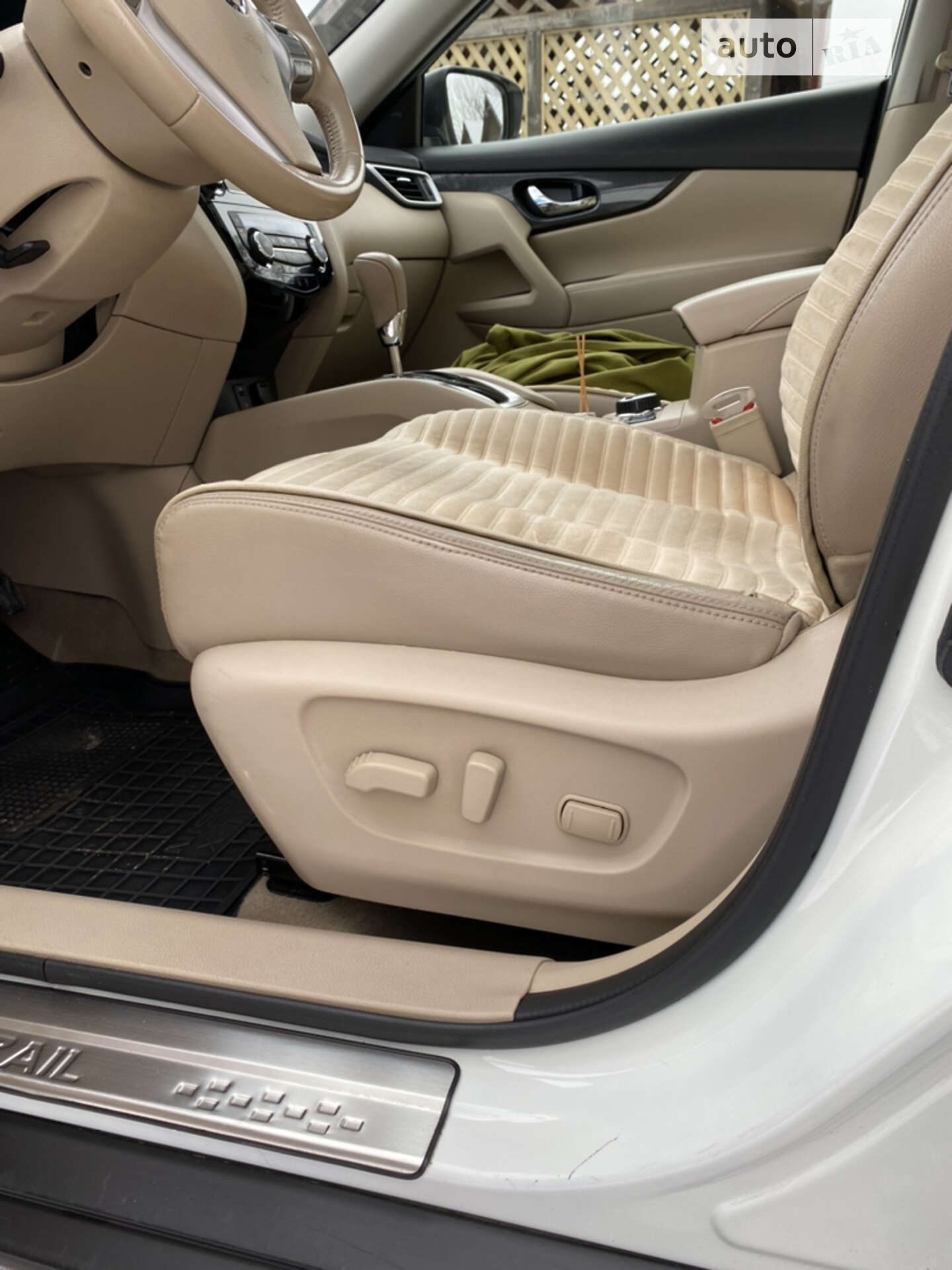 Nissan X-Trail 2015 VIN JN1TANT32U0000644 фото оголошення 4 з 65