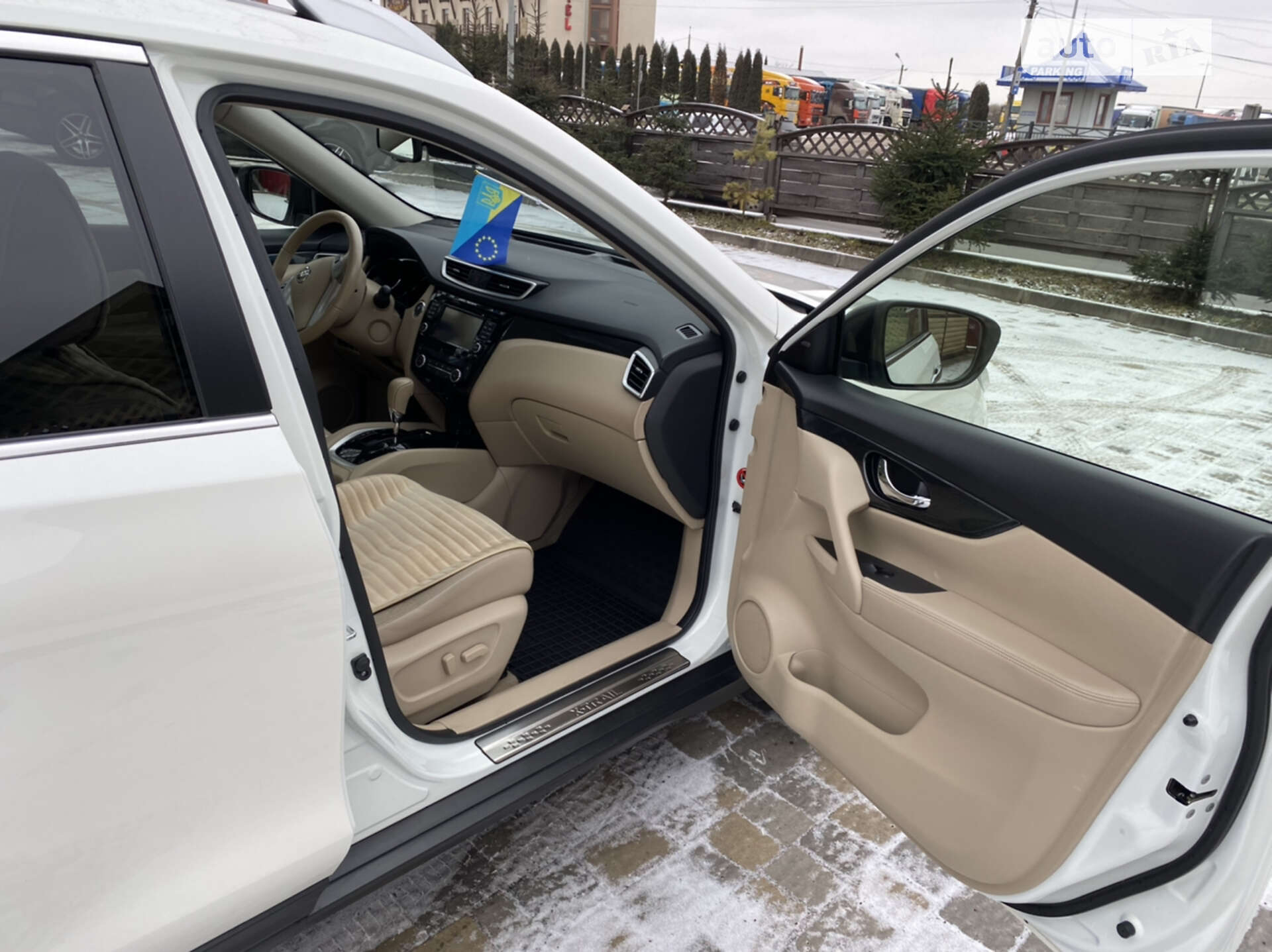 Nissan X-Trail 2015 VIN JN1TANT32U0000644 фото оголошення 28 з 65