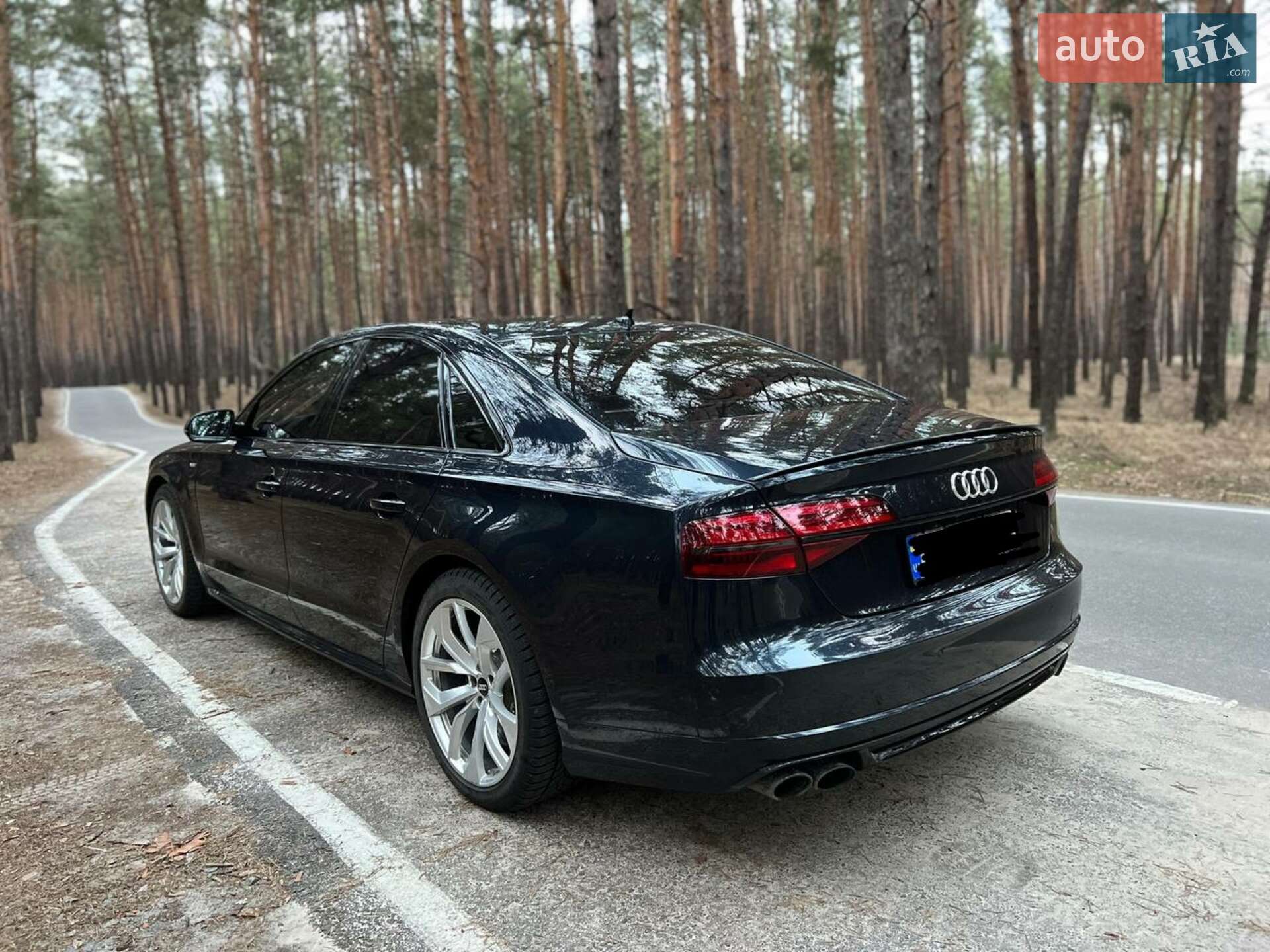 Audi S8 2017 VIN WUAZZZ4H3HN901205 фото оголошення 3 з 17