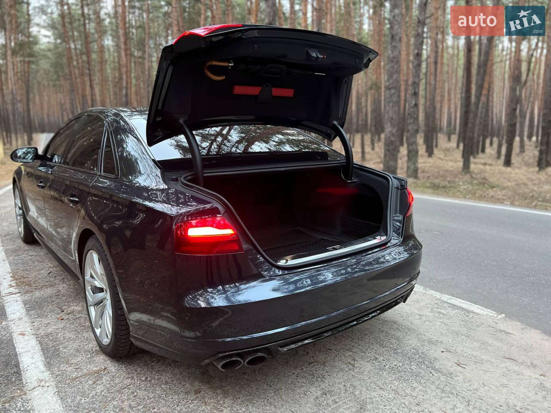 Audi S8 2017 VIN WUAZZZ4H3HN901205 фото оголошення 8 з 17