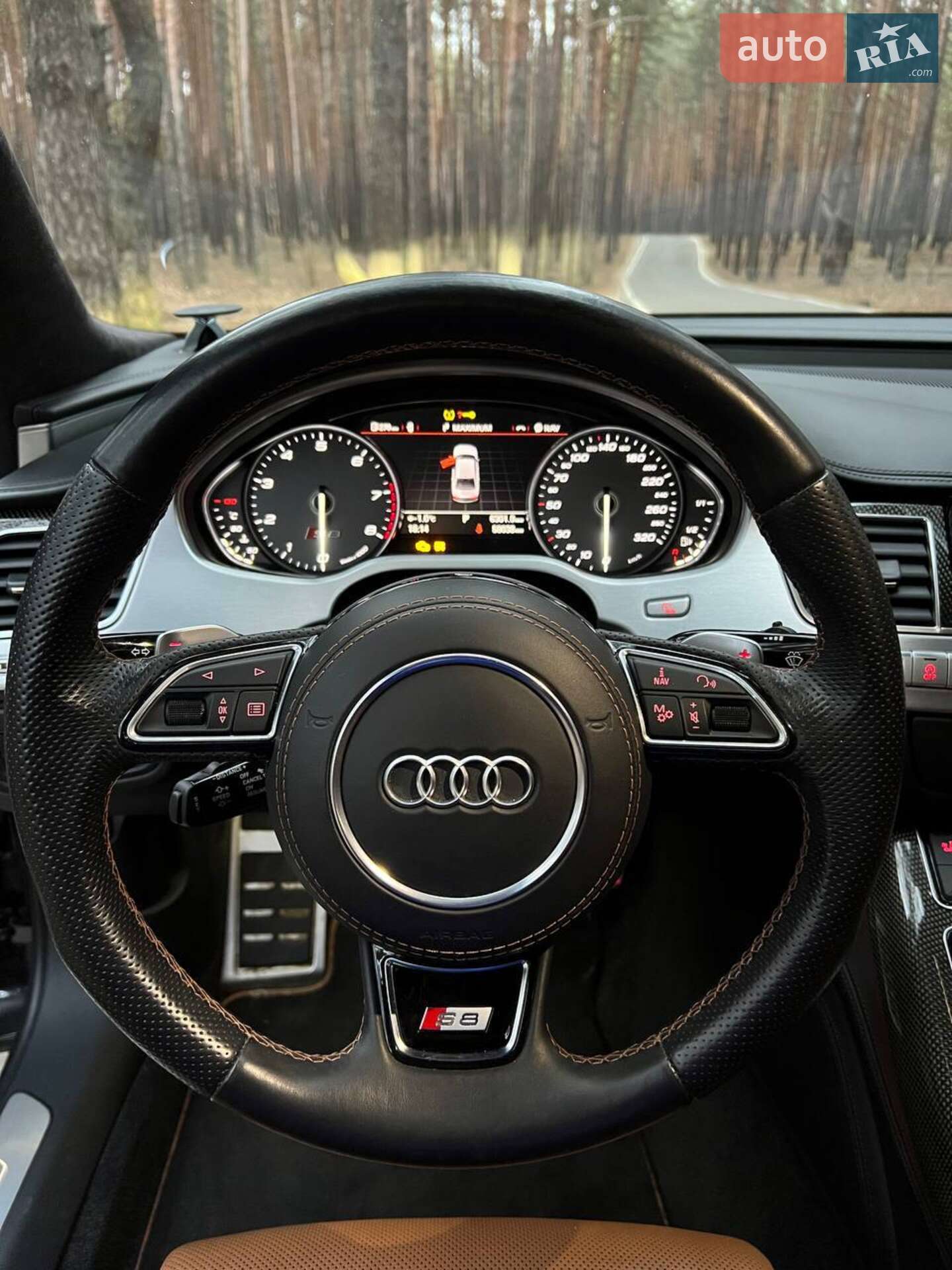 Audi S8 2017 VIN WUAZZZ4H3HN901205 фото оголошення 15 з 17