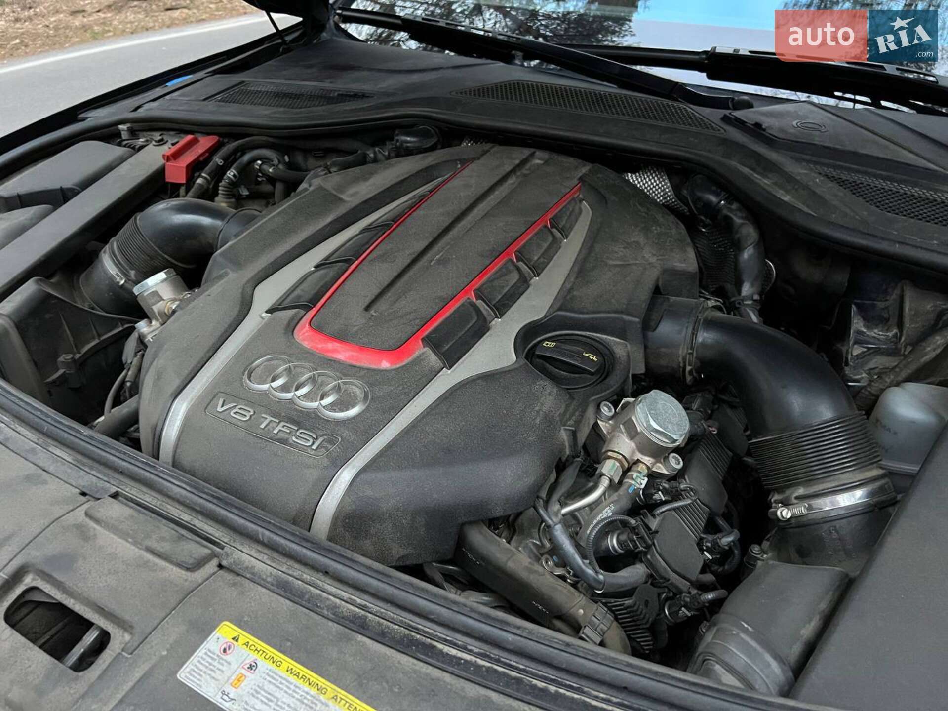 Audi S8 2017 VIN WUAZZZ4H3HN901205 фото оголошення 16 з 17