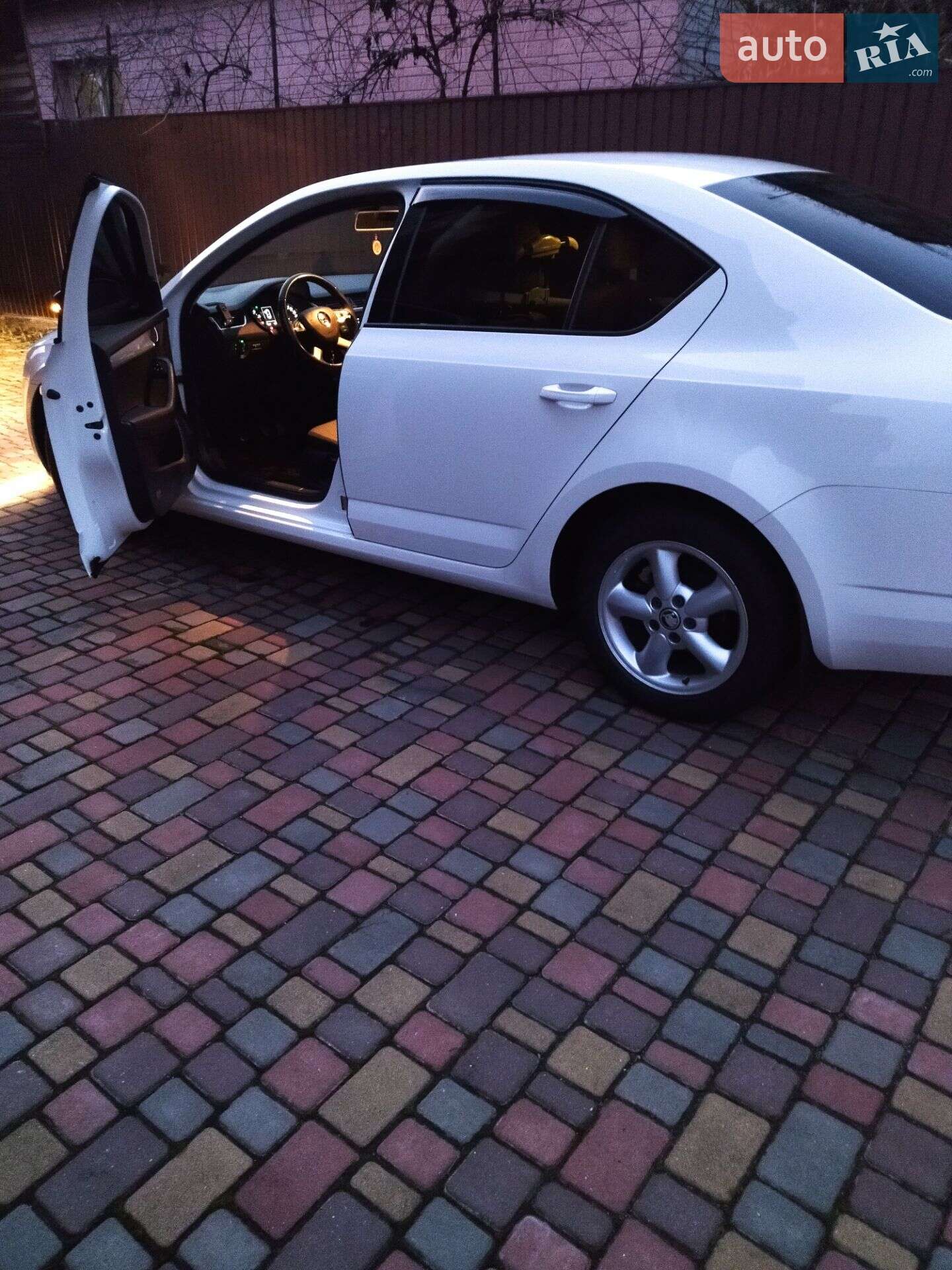 Skoda Octavia 2014 VIN TMBAB2NEXFB006092 фото оголошення 5 з 9