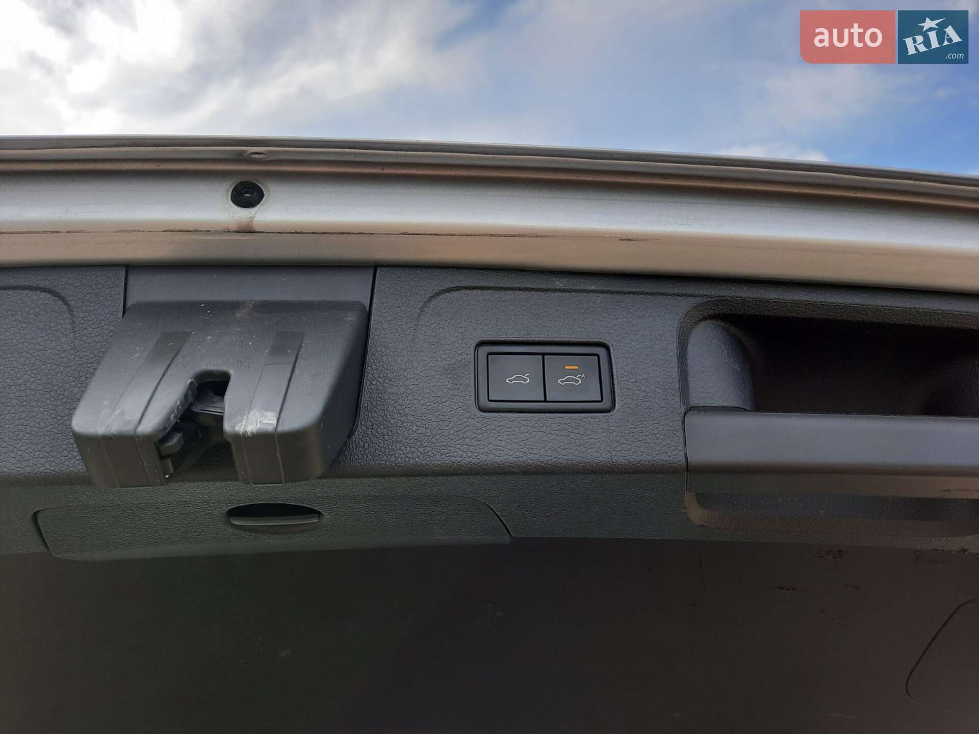 Volkswagen Passat 2018 VIN WVWZZZ3CZKE052304 фото оголошення 3 з 8