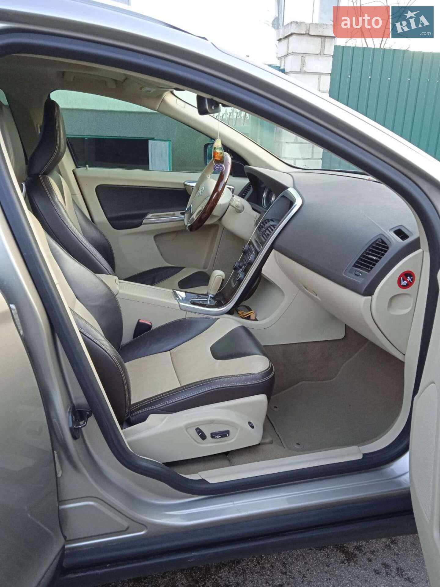 Volvo XC60 2012 VIN YV4952DL8C2343640 фото оголошення 33 з 37