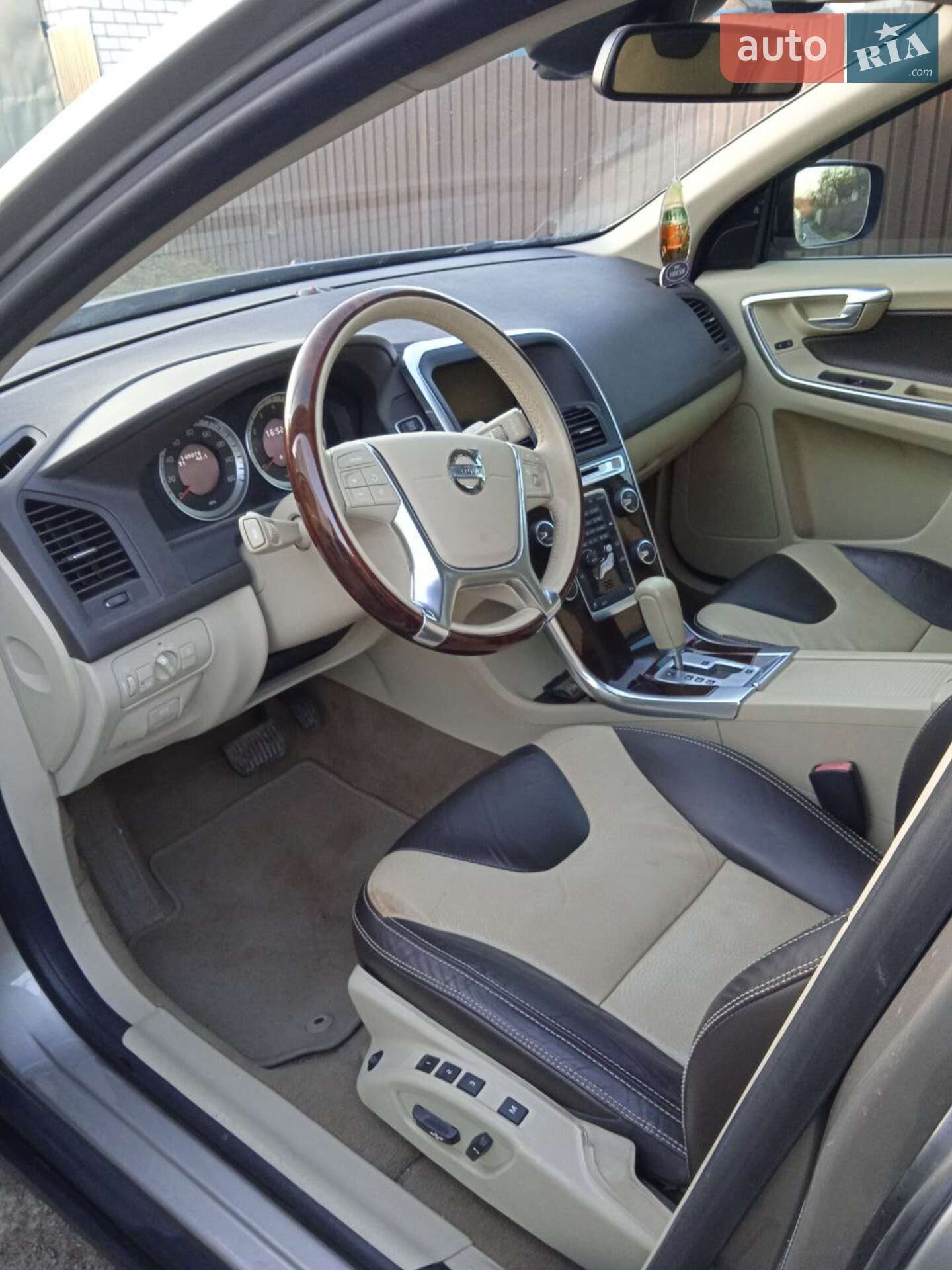 Volvo XC60 2012 VIN YV4952DL8C2343640 фото оголошення 31 з 37