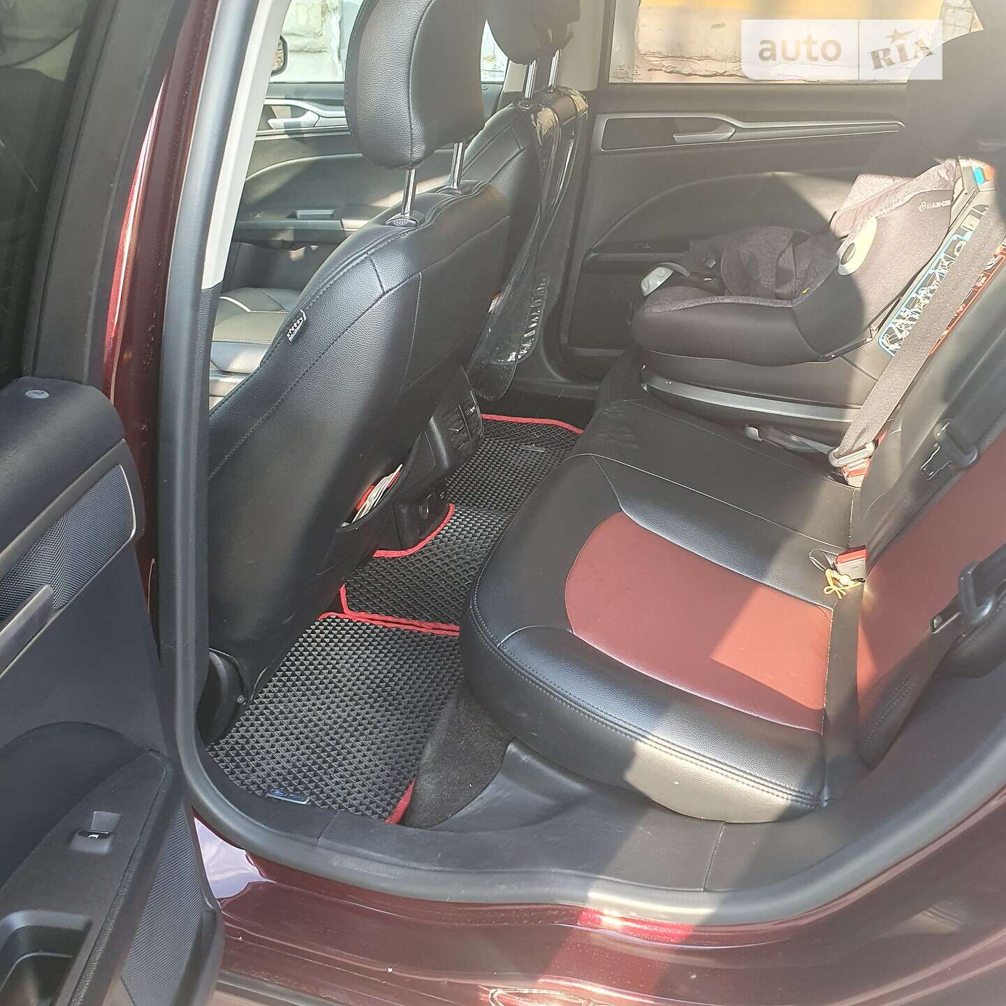 Ford Fusion 2018 VIN 3FA6P0LU7JR225141 фото оголошення 14 з 20