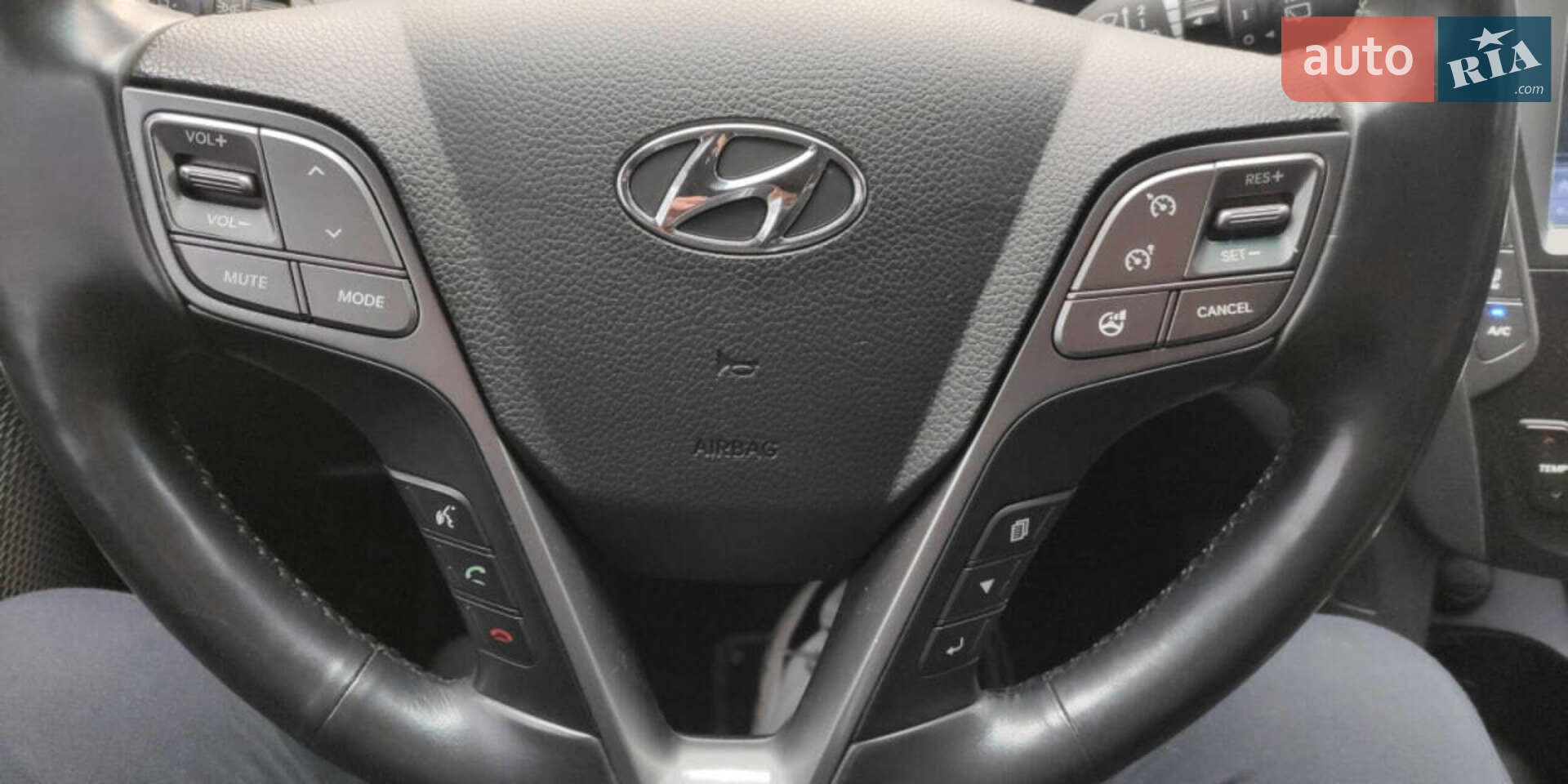 Hyundai Grand Santa Fe 2014 VIN KMHSN81XDEU050594 фото оголошення 18 з 27