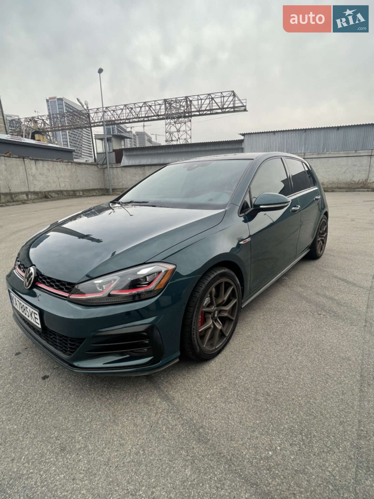 Volkswagen Golf GTI 2017 VIN 3VW447AU7JM255997 фото оголошення 2 з 20