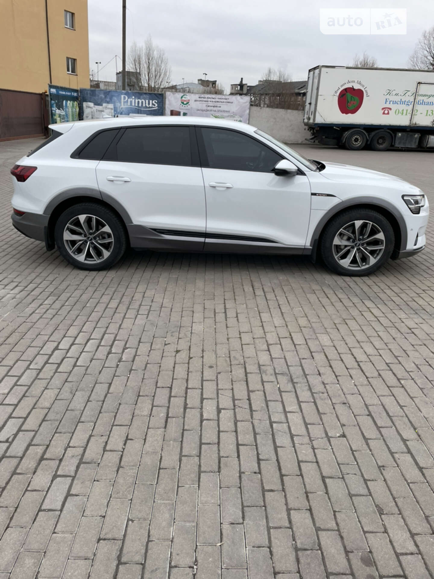 Audi e-tron 2020 VIN WAUZZZGE1LB025627 фото оголошення 2 з 15