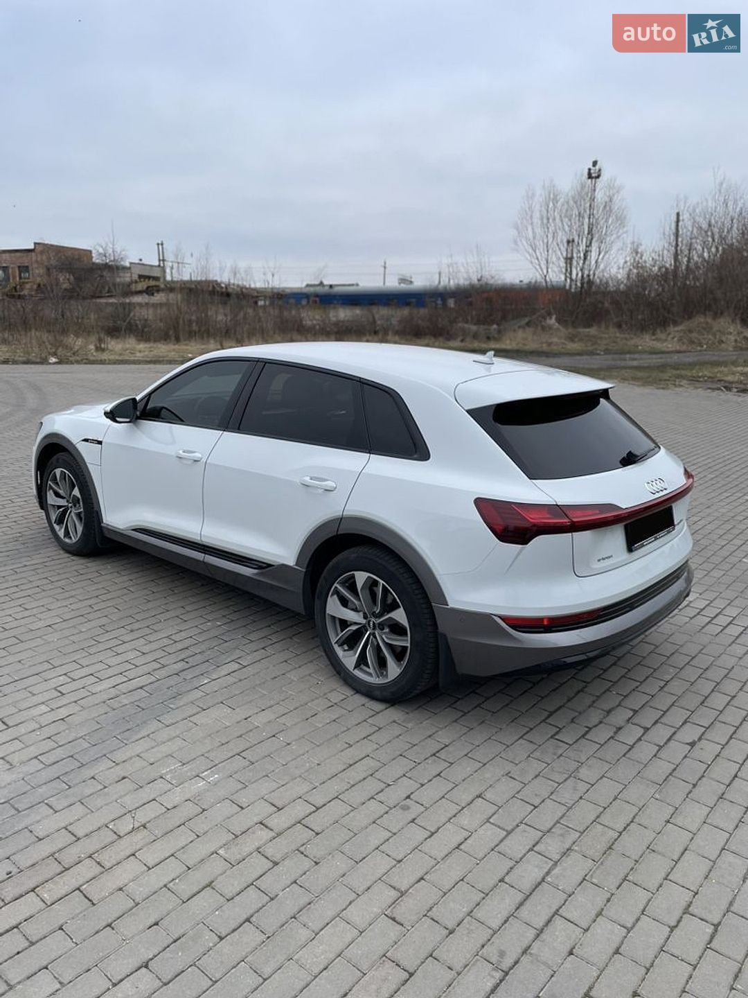 Audi e-tron 2020 VIN WAUZZZGE1LB025627 фото оголошення 3 з 15