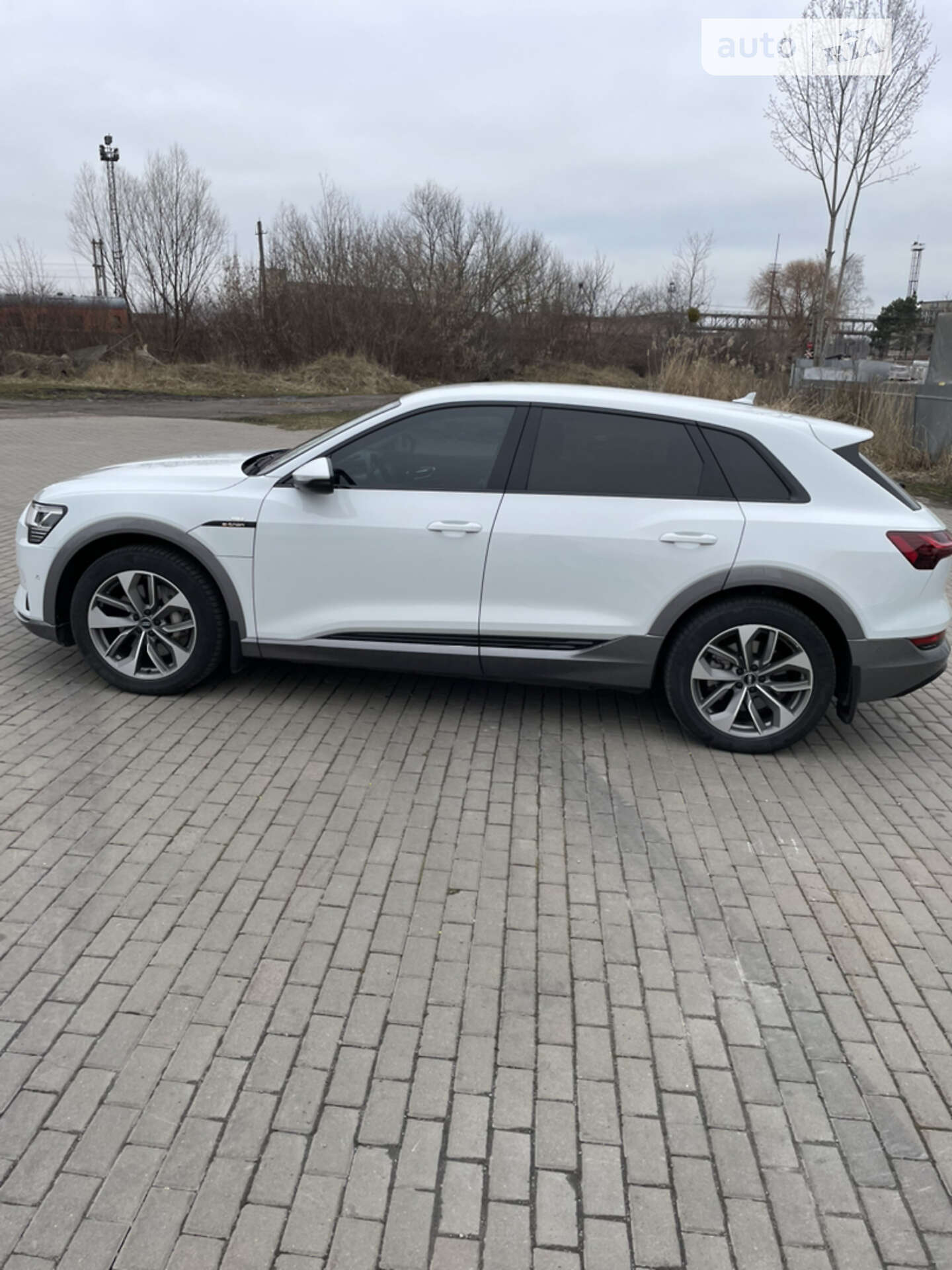Audi e-tron 2020 VIN WAUZZZGE1LB025627 фото оголошення 4 з 15