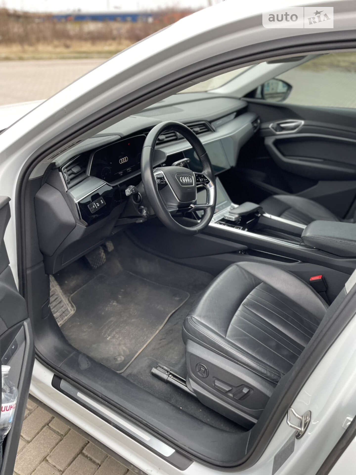 Audi e-tron 2020 VIN WAUZZZGE1LB025627 фото оголошення 14 з 15