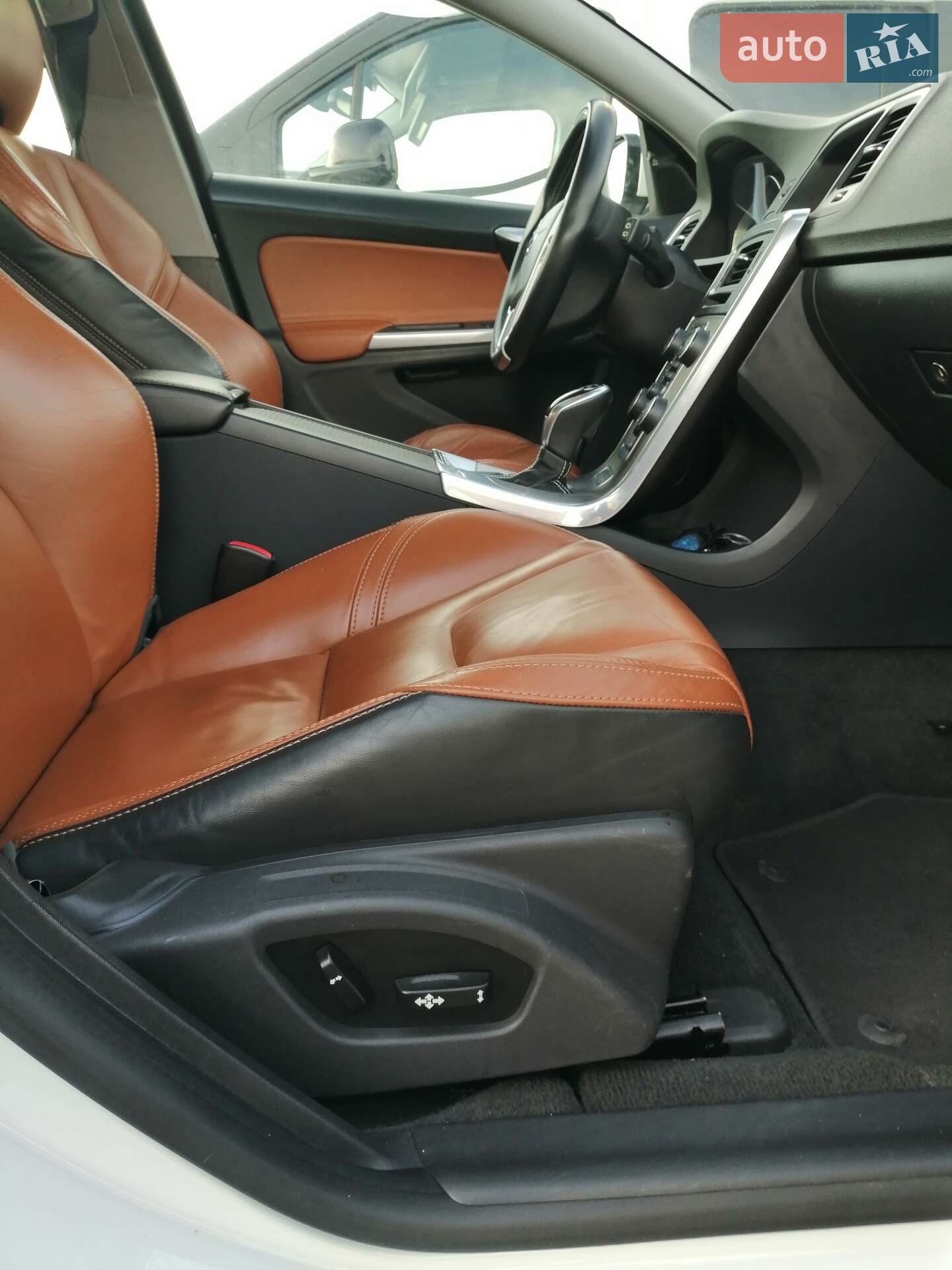 Volvo V60 2014 VIN YV1GWAA50E1191514 фото оголошення 12 з 75